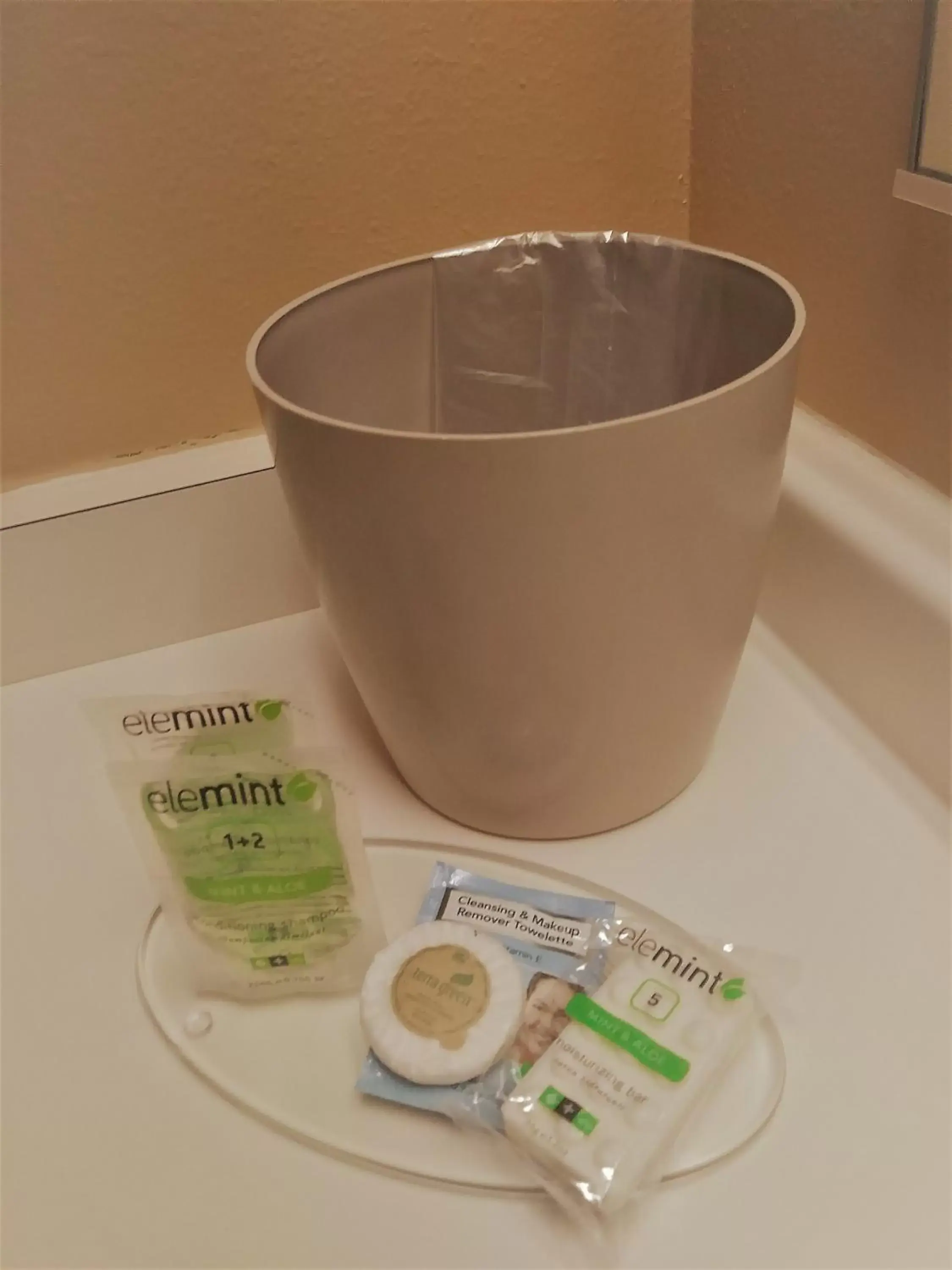 Queen Room in SunRise Inn Hotel Queen Room in SunRise Inn Hotel