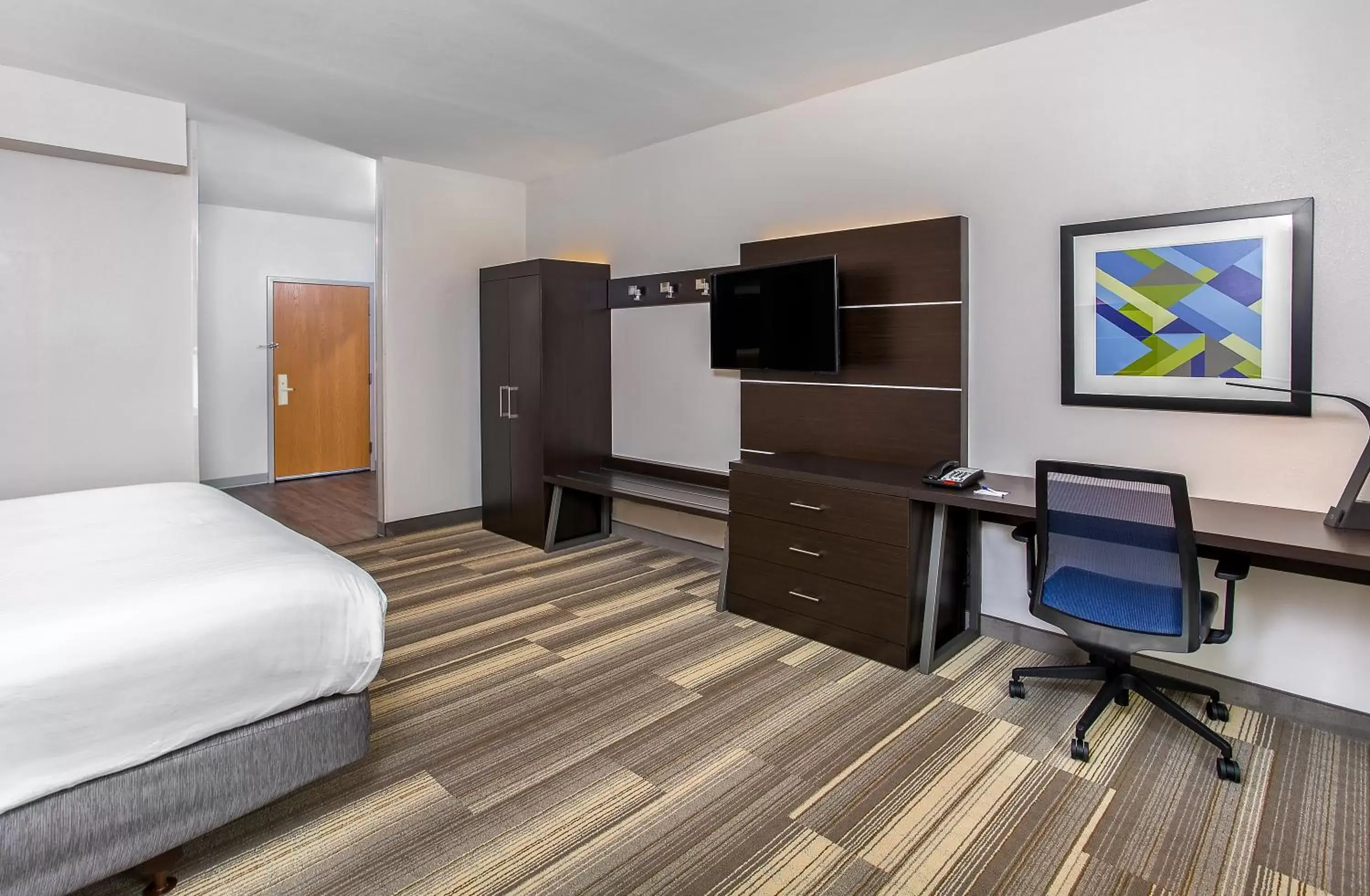 Standard King Room in Holiday Inn Express & Suites Morristown by IHG Standard King Room in Holiday Inn Express & Suites Morristown by IHG