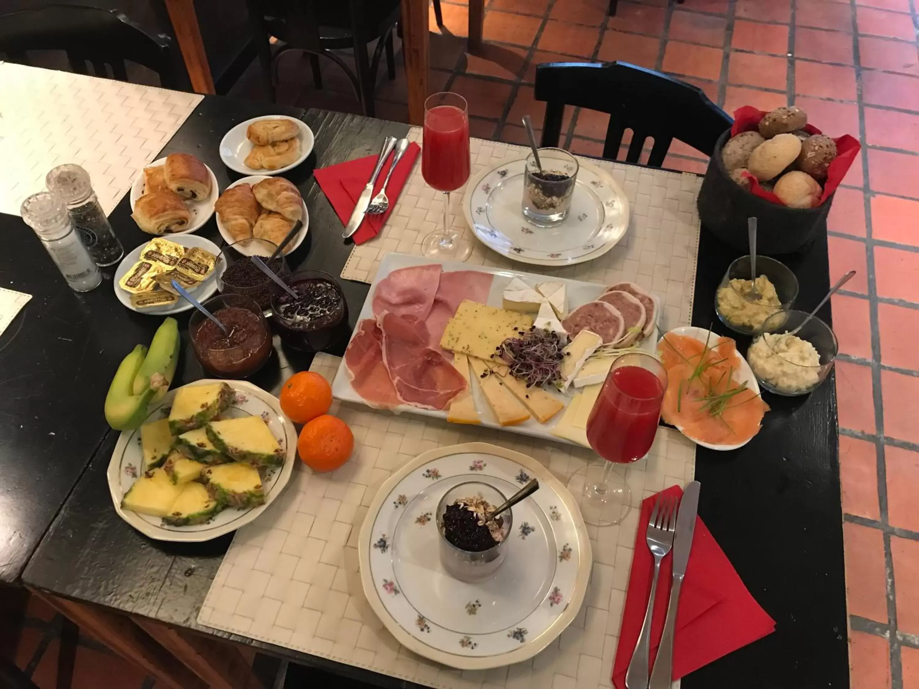 Deluxe Family Room in B&B Sablon Antwerp Deluxe Family Room in B&B Sablon Antwerp