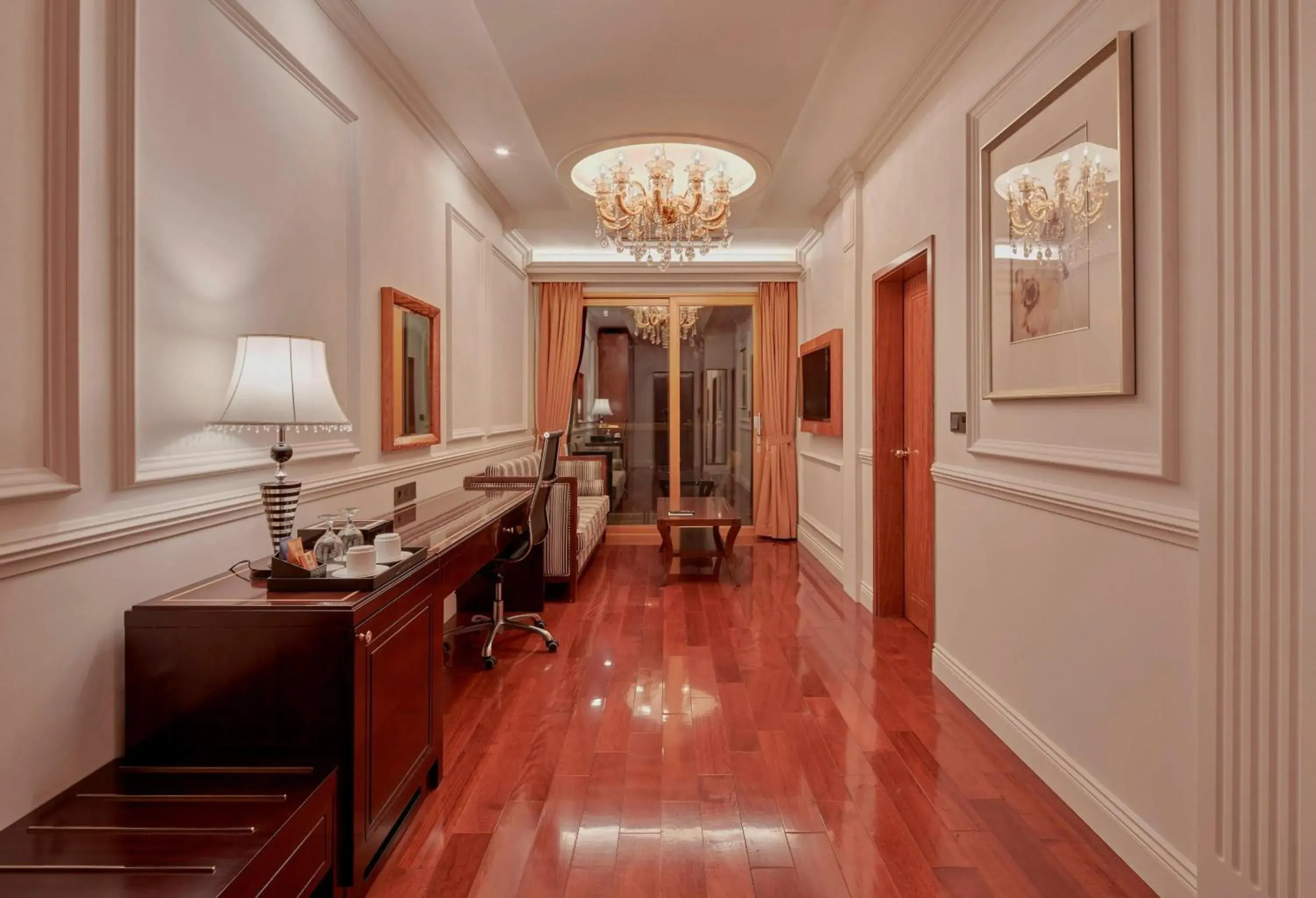 Garden View Large King Suite in GoldOne Hotel & Suites Garden View Large King Suite in GoldOne Hotel & Suites