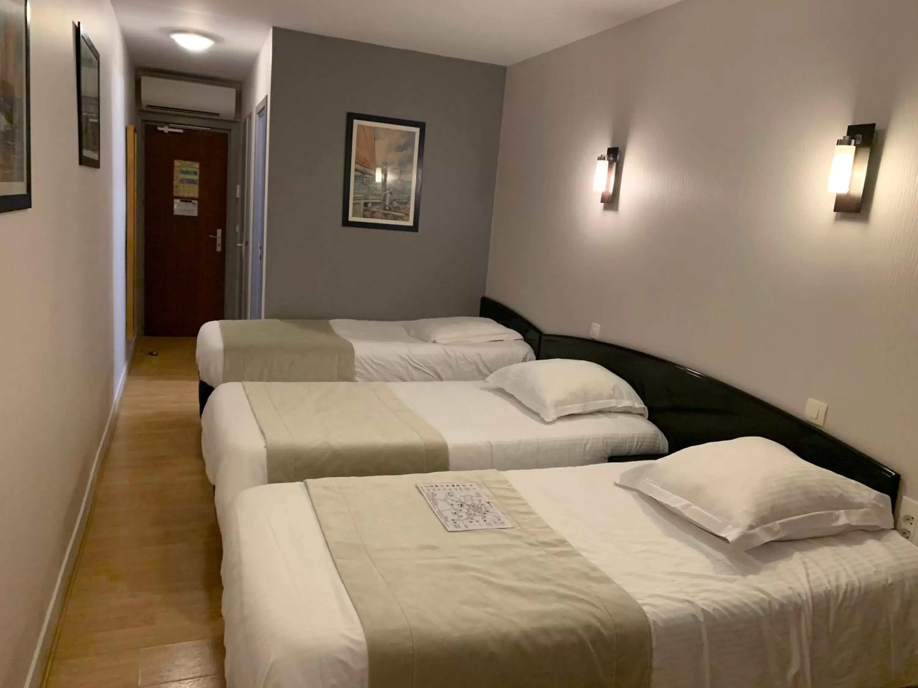 Triple Room (3 Adults) in Hôtel Le Bayeux Triple Room (3 Adults) in Hôtel Le Bayeux