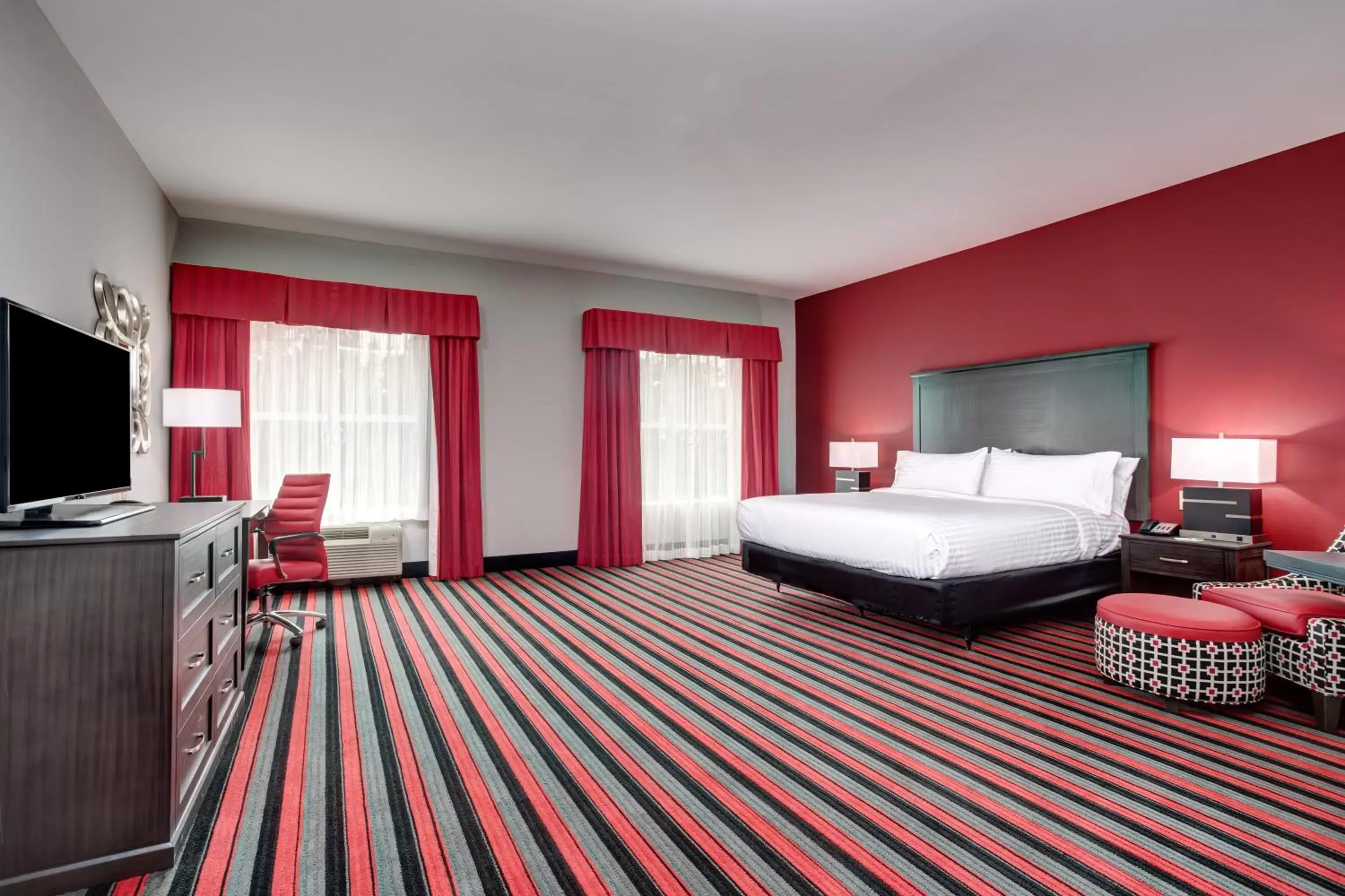 Deluxe King Room - Mobility Access in Holiday Inn Lafayette North by IHG Deluxe King Room - Mobility Access in Holiday Inn Lafayette North by IHG