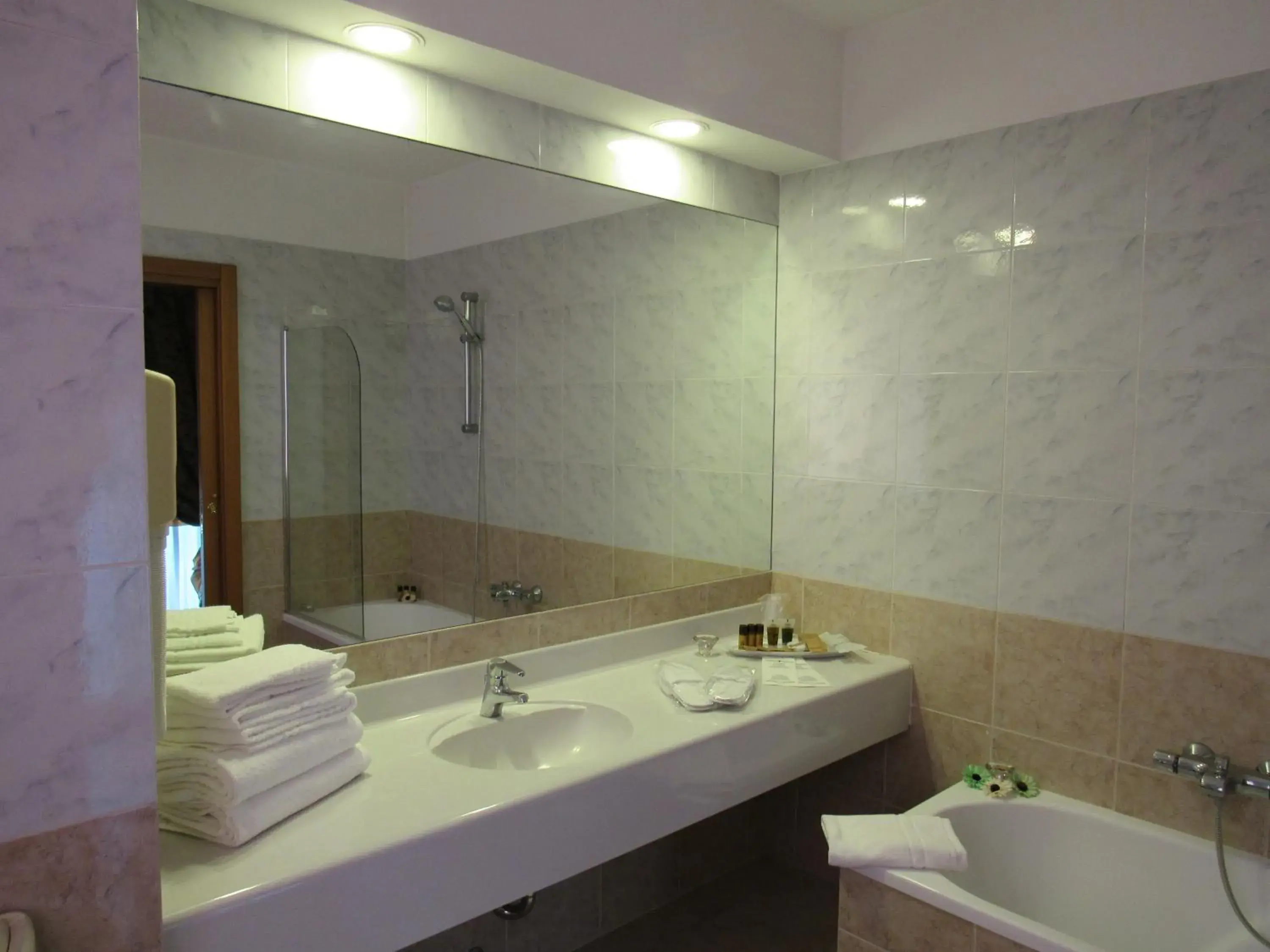 Junior Suite in Green Hotel Junior Suite in Green Hotel