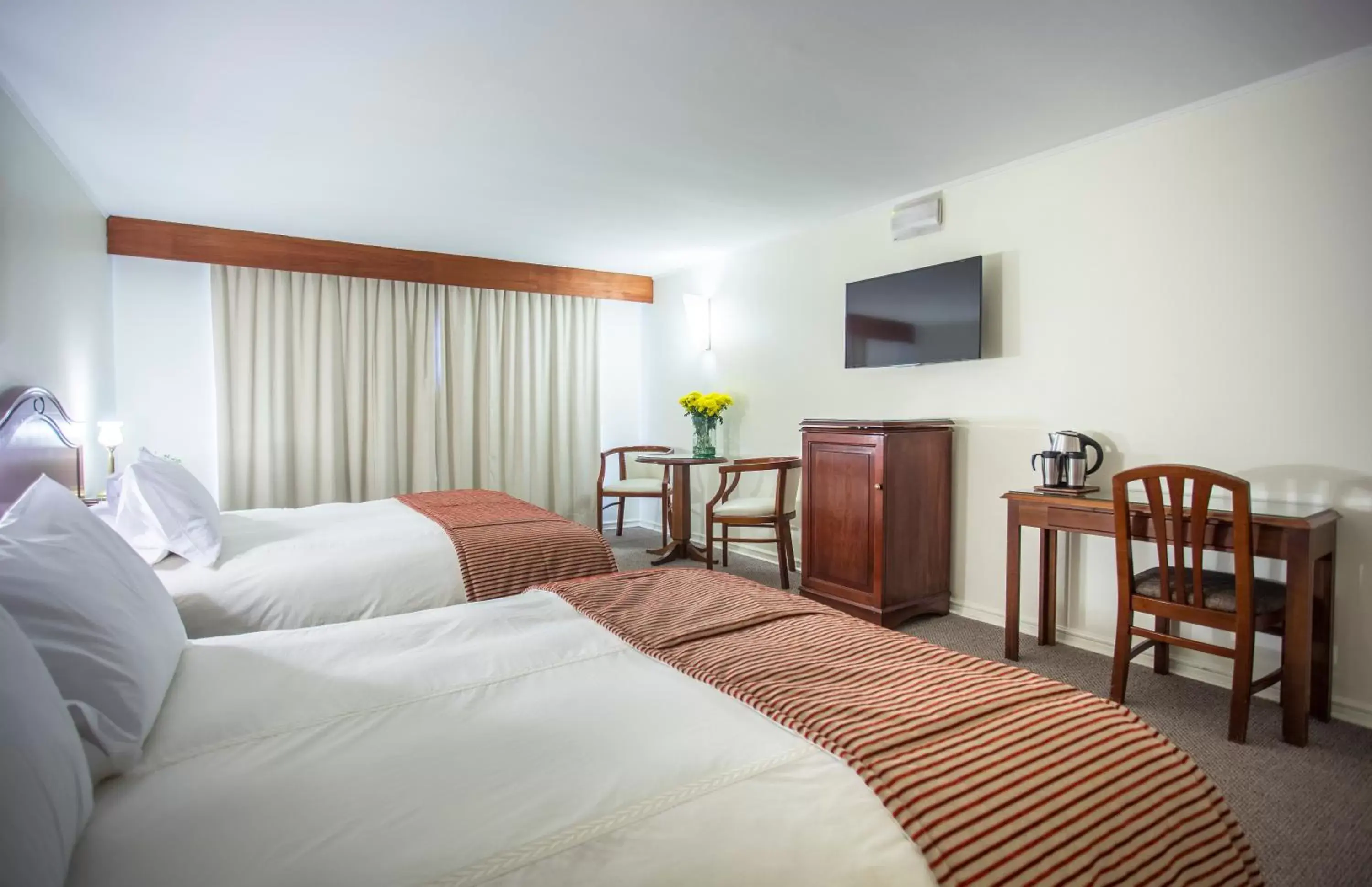 Standard Twin Room in MR Hotel Providencia (ex Hotel Neruda) Standard Twin Room in MR Hotel Providencia (ex Hotel Neruda)