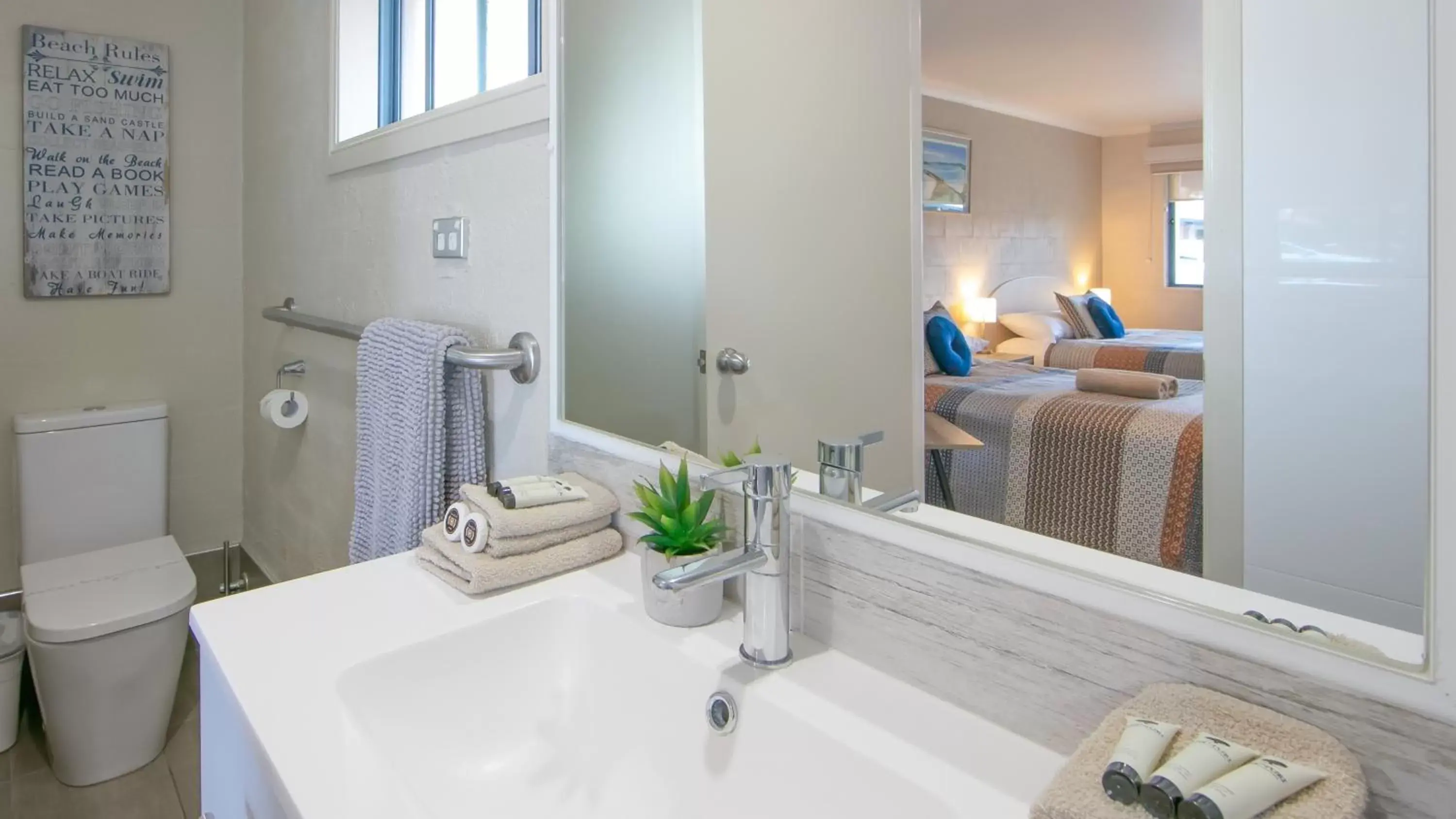 Family Room in Yamba Twin Pines Motel Family Room in Yamba Twin Pines Motel