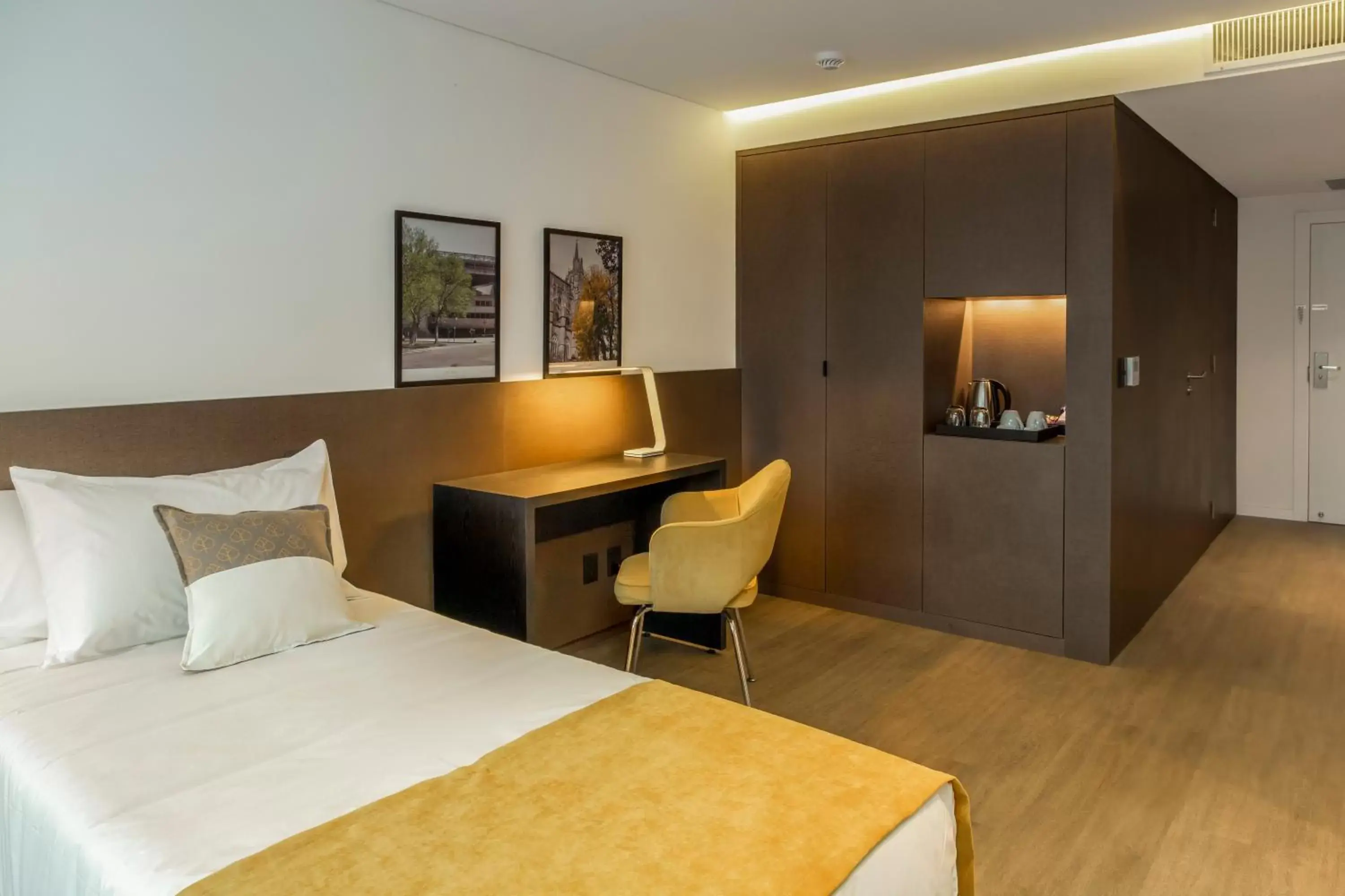 3 Twin Beds, Non-Smoking in Dazzler by Wyndham La Plata 3 Twin Beds, Non-Smoking in Dazzler by Wyndham La Plata