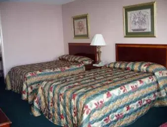 Double Room with Two Double Beds - Non-Smoking in Knights Inn Wabash Double Room with Two Double Beds - Non-Smoking in Knights Inn Wabash