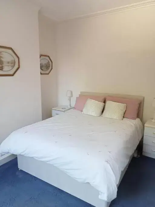 Deluxe Double Room with Shower in Private rooms with breakfast in Bishop Auckland Deluxe Double Room with Shower in Private rooms with breakfast in Bishop Auckland