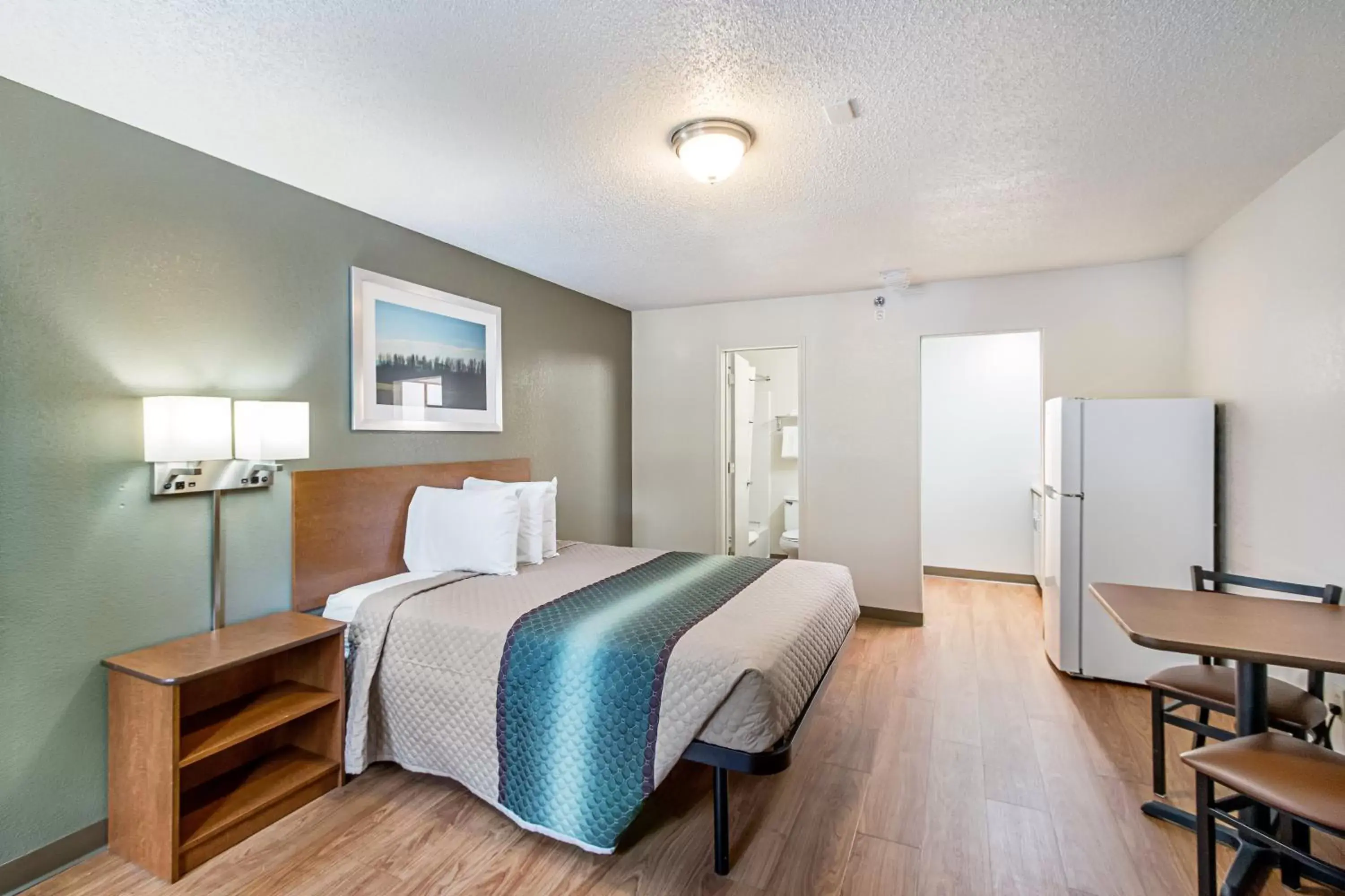 Studio Queen Room Non-Smoking in HomeTowne Studios by Red Roof Atlanta – Lawrenceville Studio Queen Room Non-Smoking in HomeTowne Studios by Red Roof Atlanta – Lawrenceville