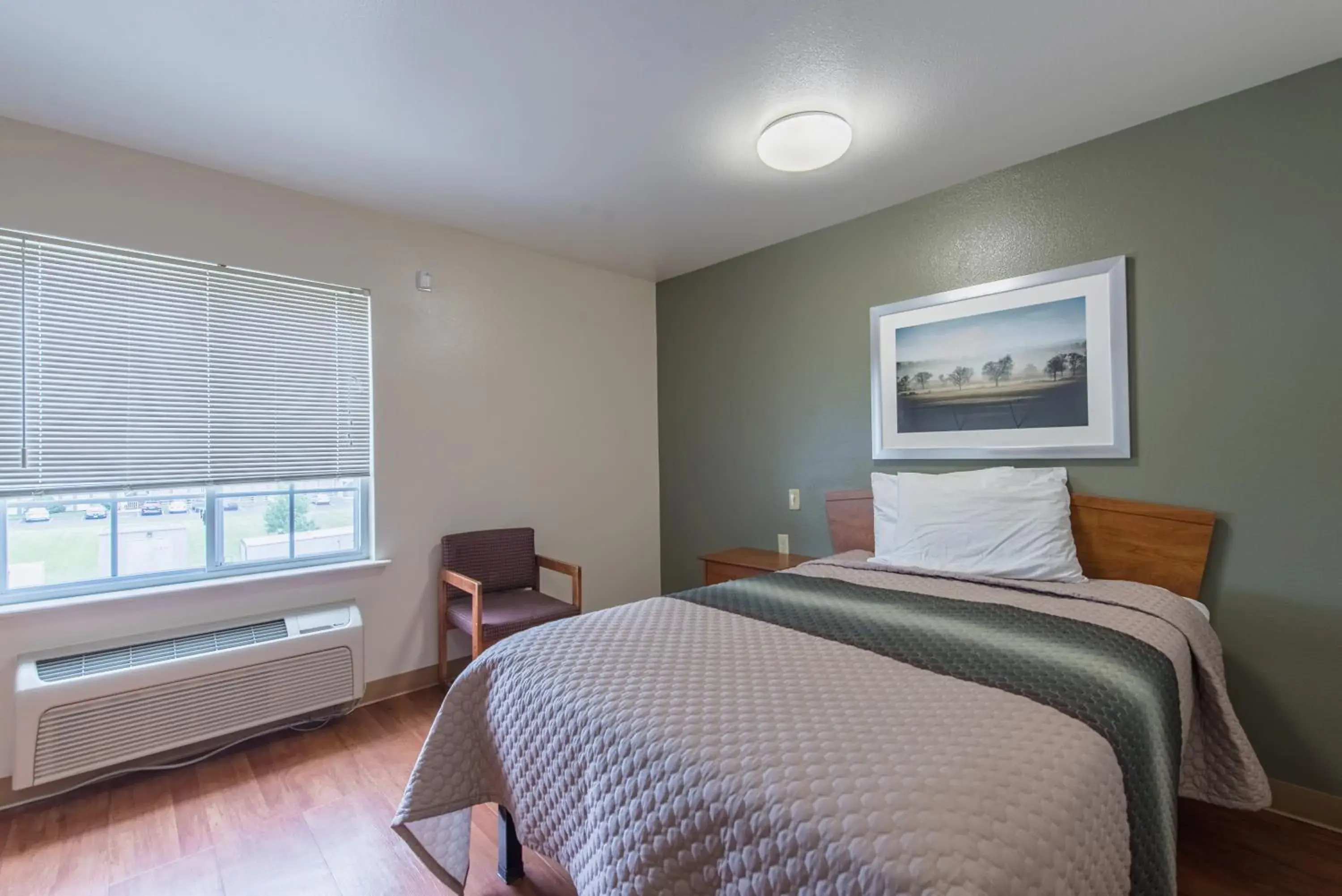 Studio One Double Room Disability Access Non-Smoking in HomeTowne Studios by Red Roof Columbus Studio One Double Room Disability Access Non-Smoking in HomeTowne Studios by Red Roof Columbus