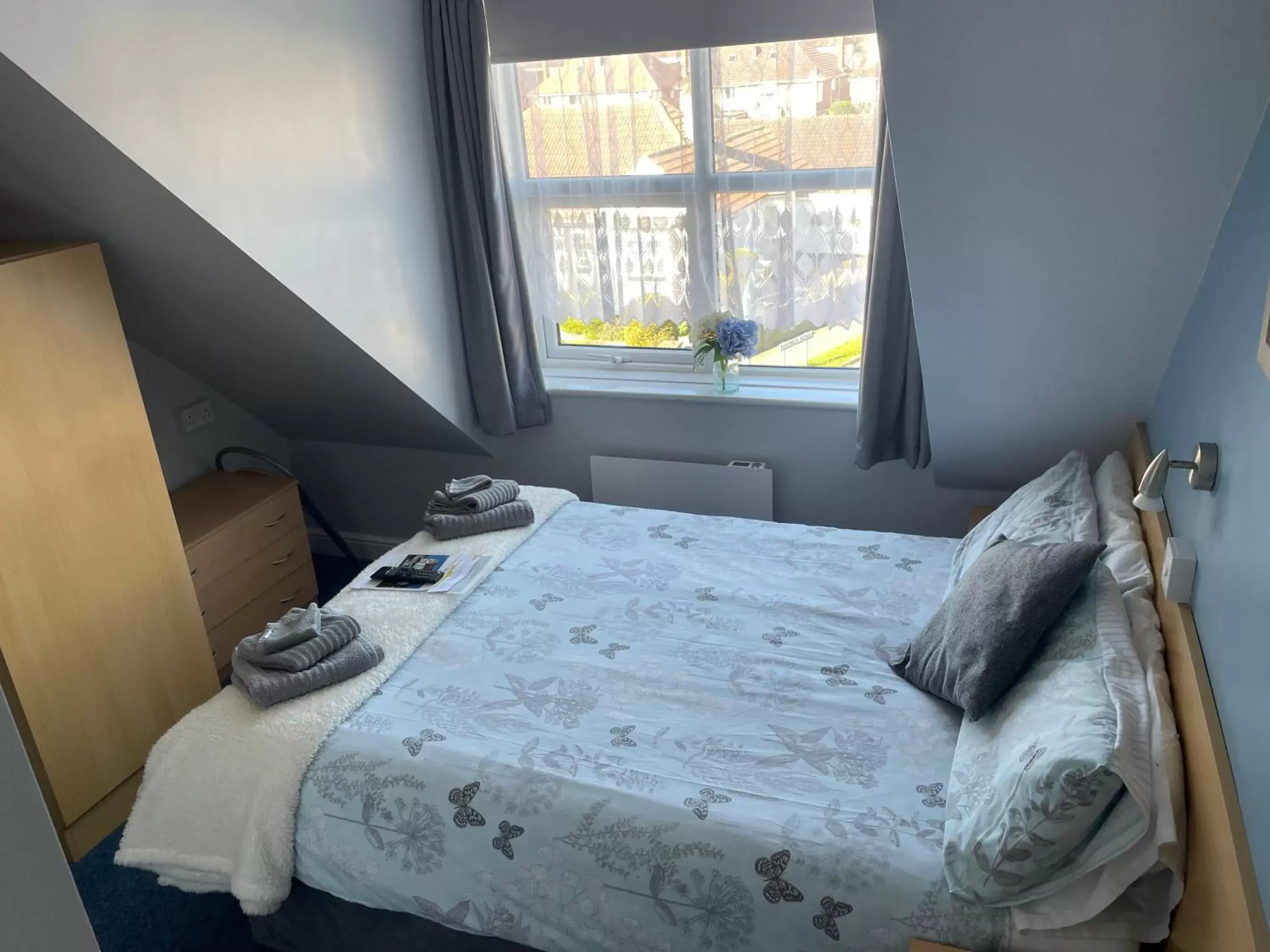 Budget Double Room in Ivydene Guest House Budget Double Room in Ivydene Guest House