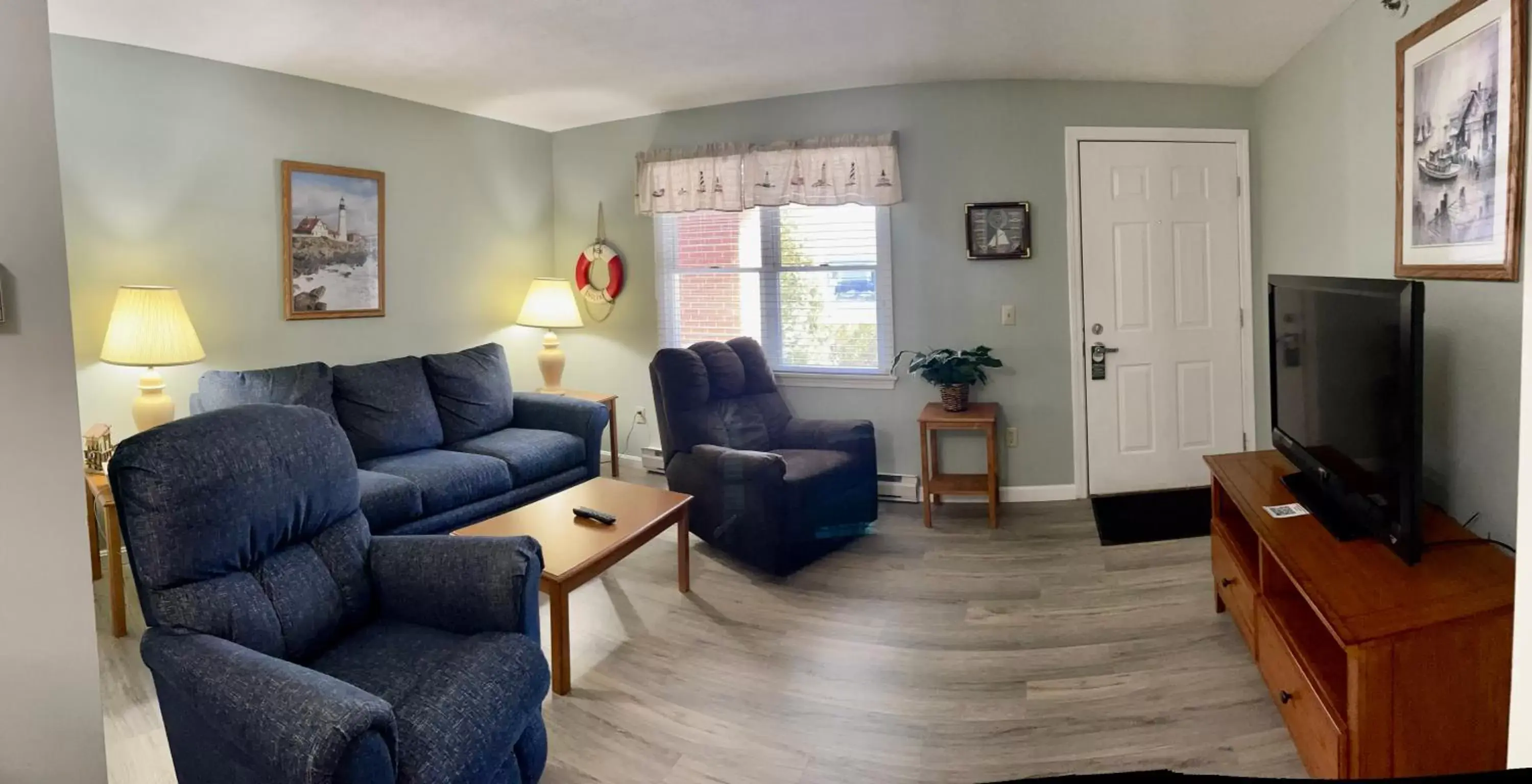 Queen Suite in Elmwood Resort Hotel Queen Suite in Elmwood Resort Hotel