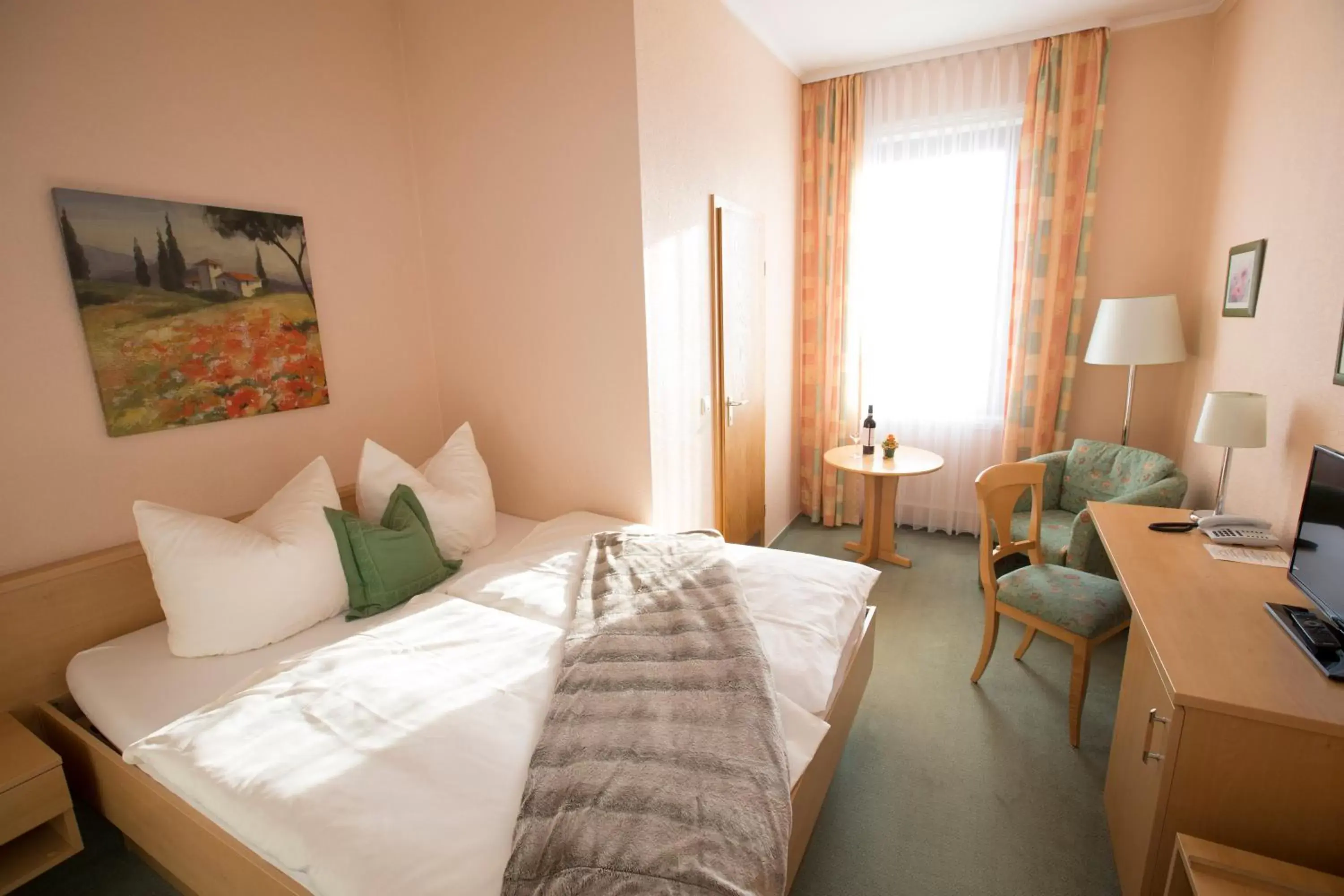Economy Double Room in Hotel-Restaurant Wilhelmsbad Economy Double Room in Hotel-Restaurant Wilhelmsbad