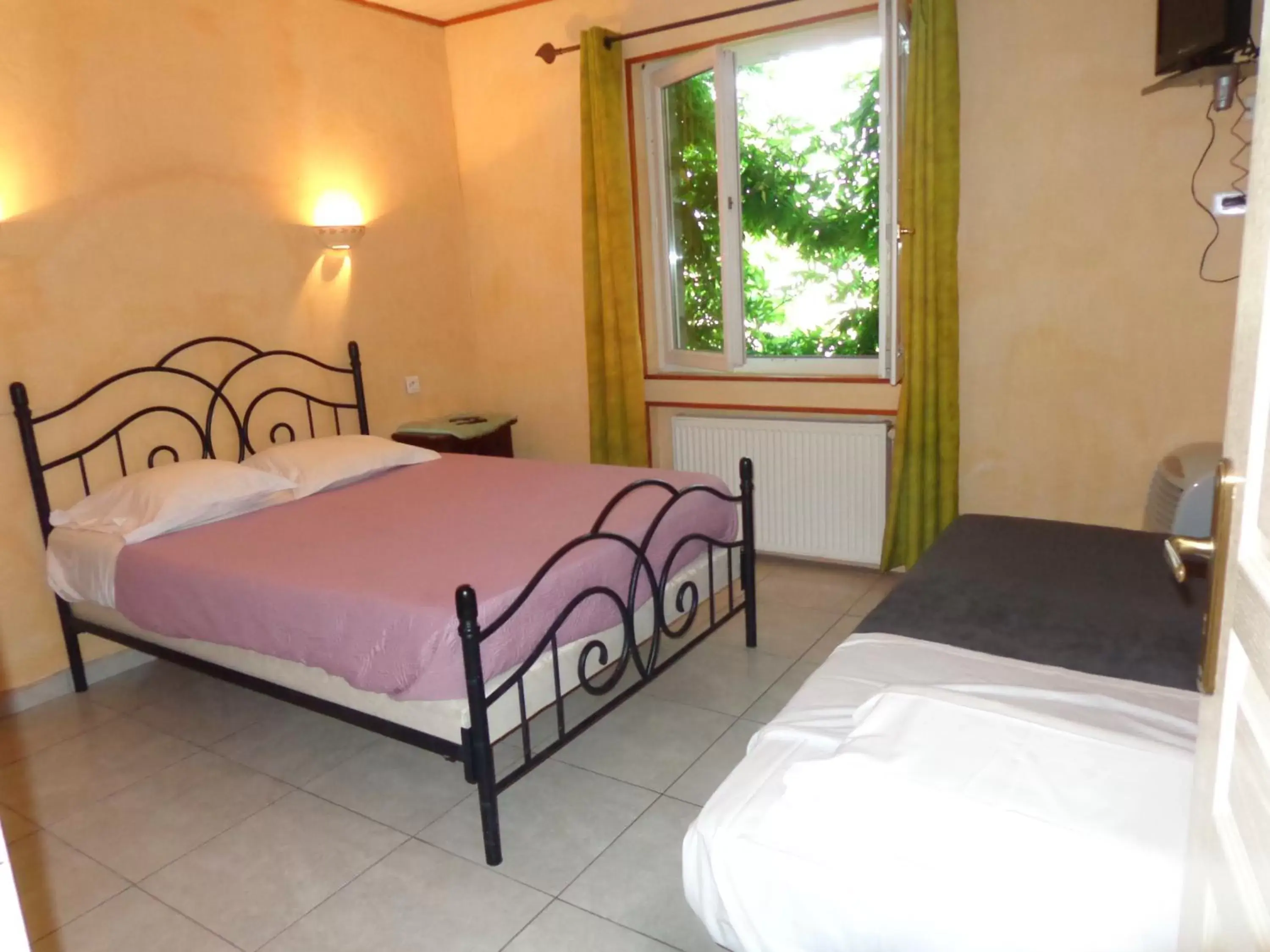 Standard Triple Room in Le Relais de la RN7 Standard Triple Room in Le Relais de la RN7