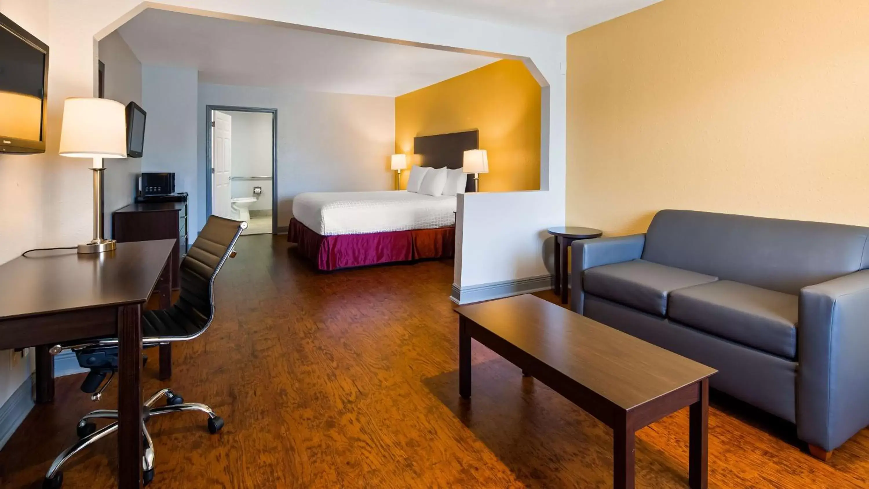 King Suite with Mobility Accessible Roll-In Shower in SureStay Plus Hotel by Best Western Hammond King Suite with Mobility Accessible Roll-In Shower in SureStay Plus Hotel by Best Western Hammond