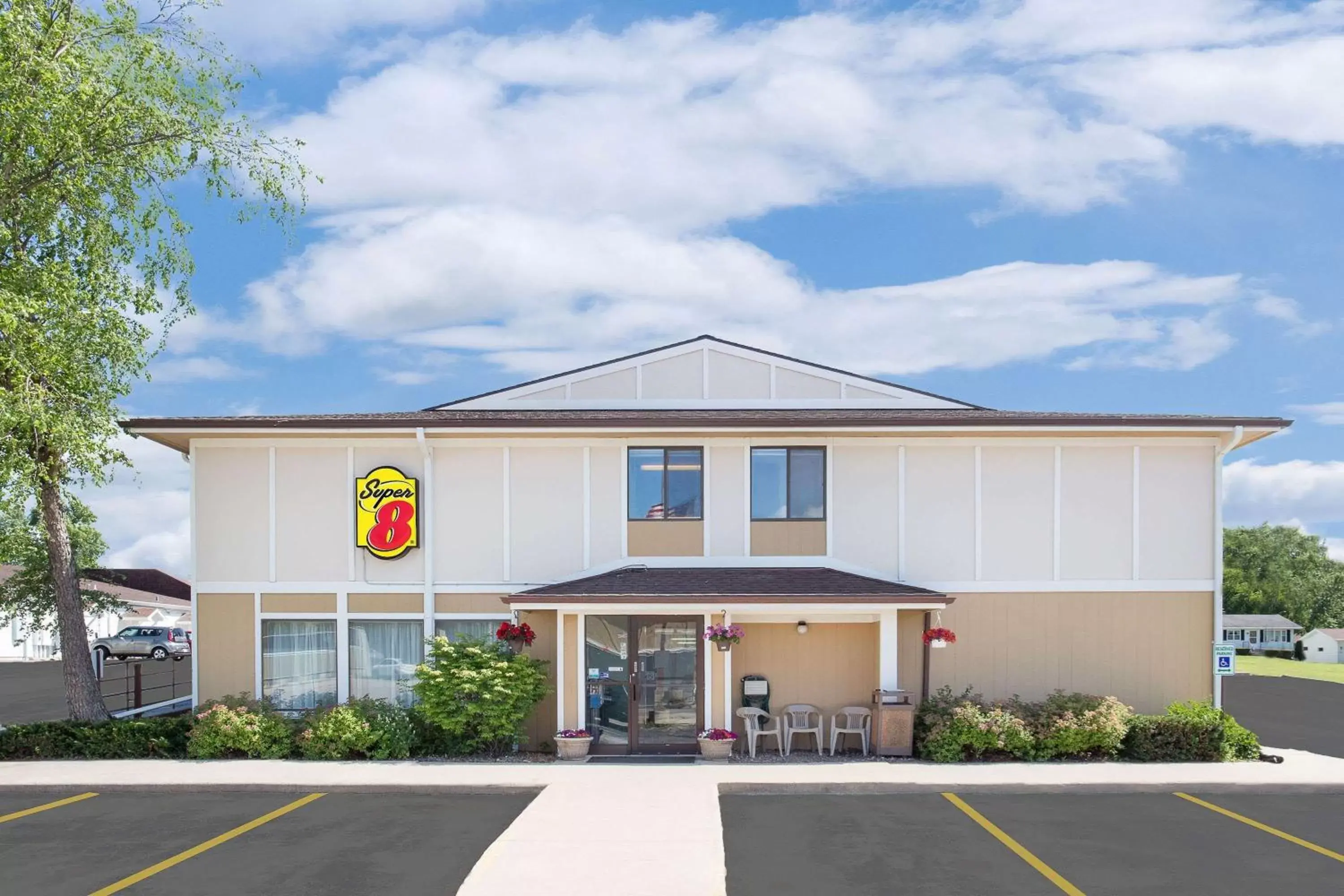 Super 8 by Wyndham Beaver Dam Super 8 by Wyndham Beaver Dam