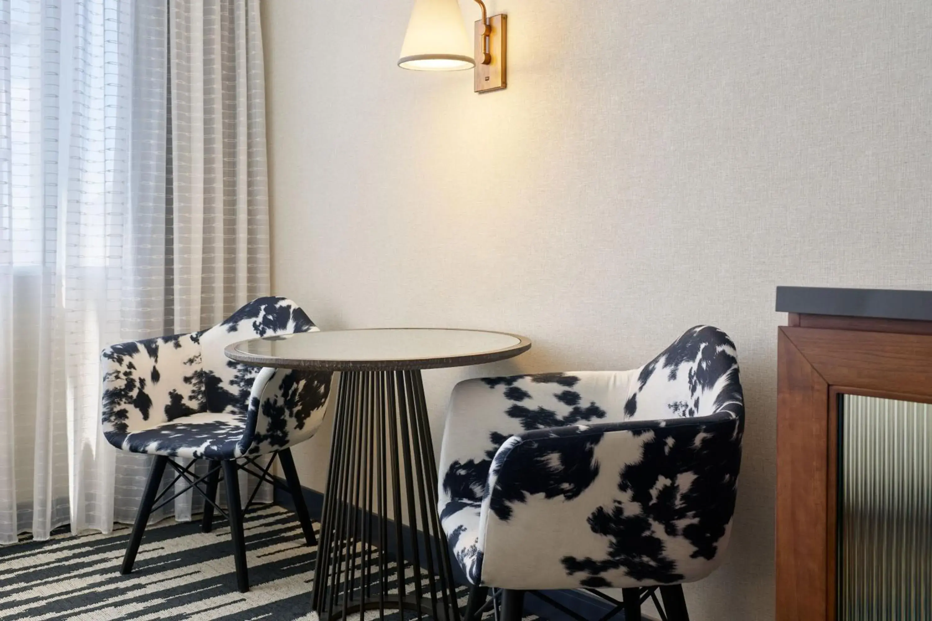 King Room - High Floor in The Leo Kent Hotel, Tucson, a Tribute Portfolio Hotel King Room - High Floor in The Leo Kent Hotel, Tucson, a Tribute Portfolio Hotel