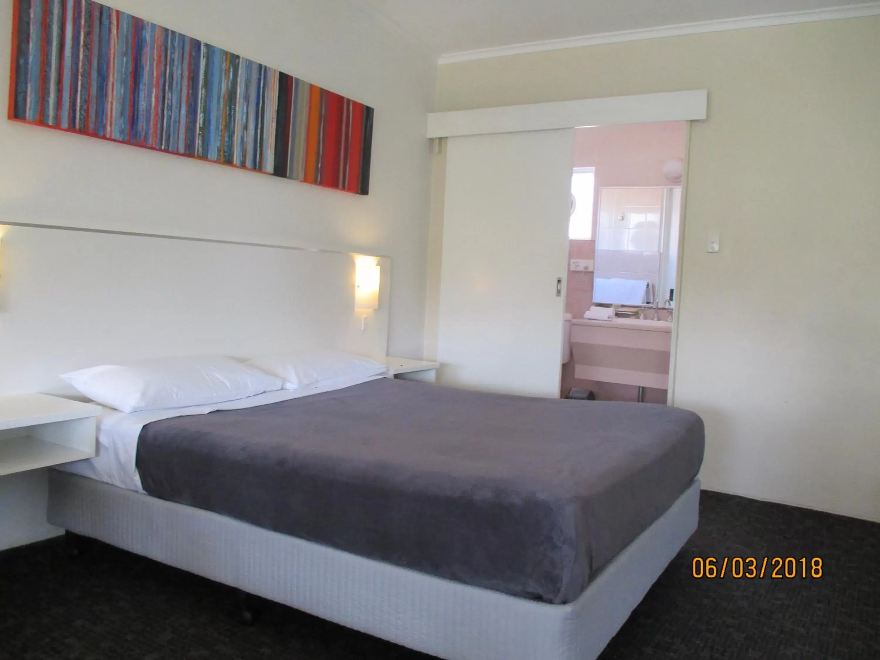 Standard Queen Room in Cronulla Motor Inn Standard Queen Room in Cronulla Motor Inn