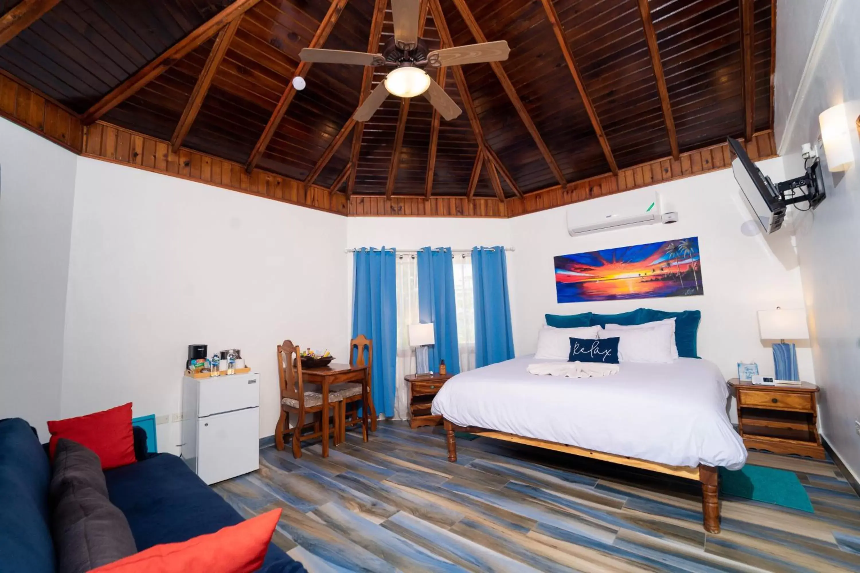 Deluxe King Suite in Blue Skies Beach Resort Deluxe King Suite in Blue Skies Beach Resort