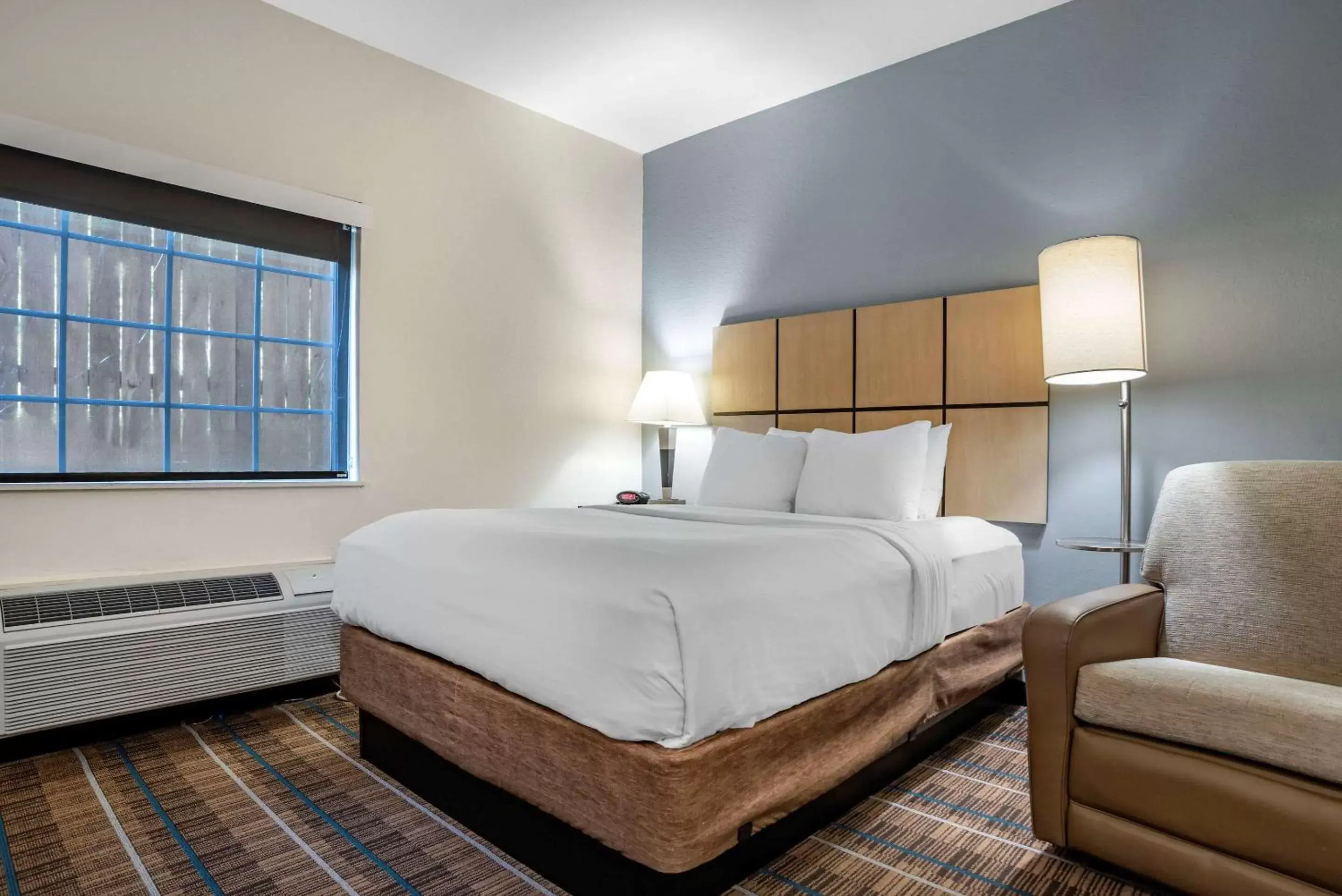 Standard Queen Room - Non Smoking in MainStay Suites Denham Springs - Baton Rouge East Standard Queen Room - Non Smoking in MainStay Suites Denham Springs - Baton Rouge East