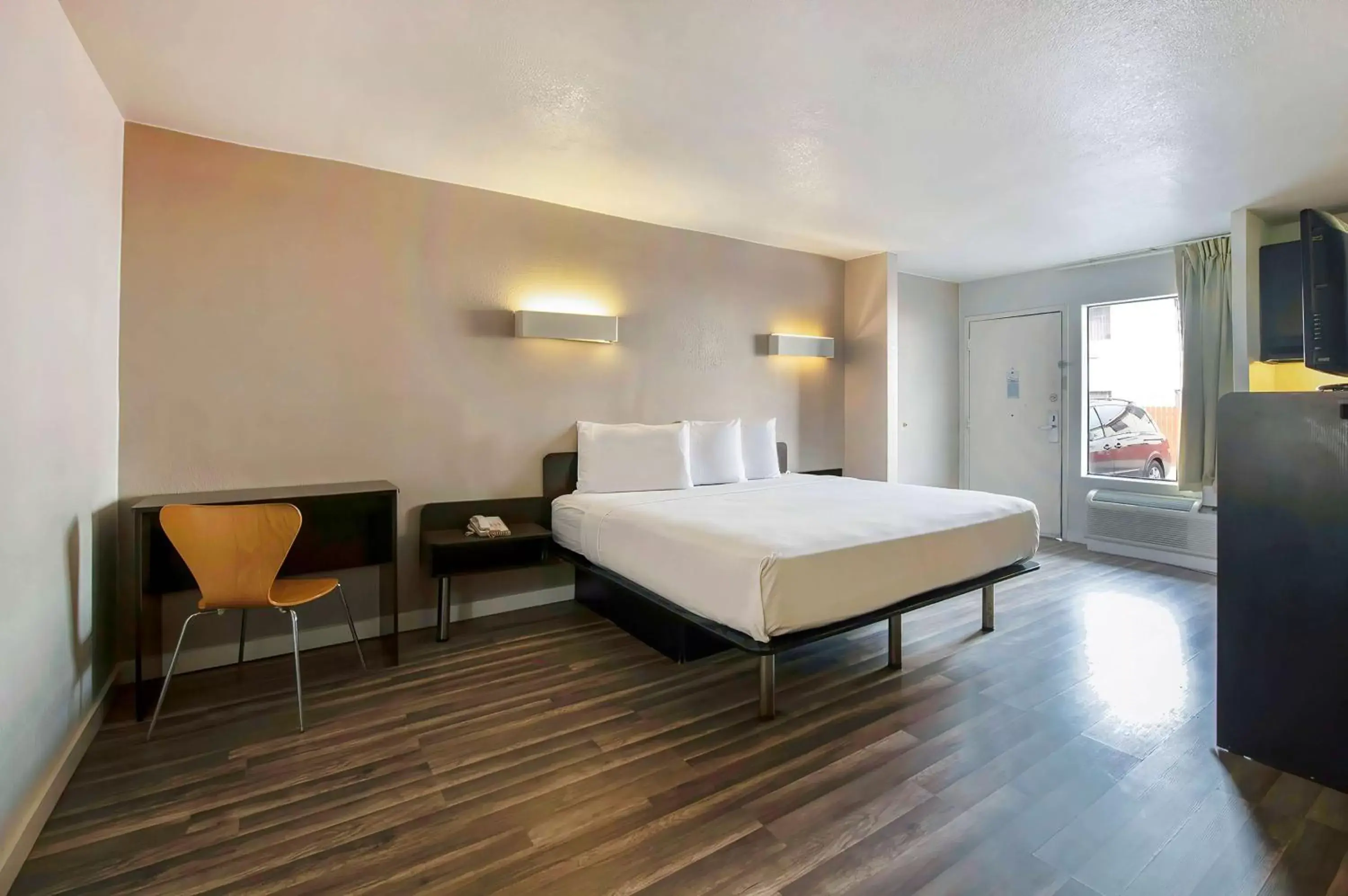 King Room with Roll-In Shower - Disability Access in Studio 6-San Antonio, TX - Airport King Room with Roll-In Shower - Disability Access in Studio 6-San Antonio, TX - Airport