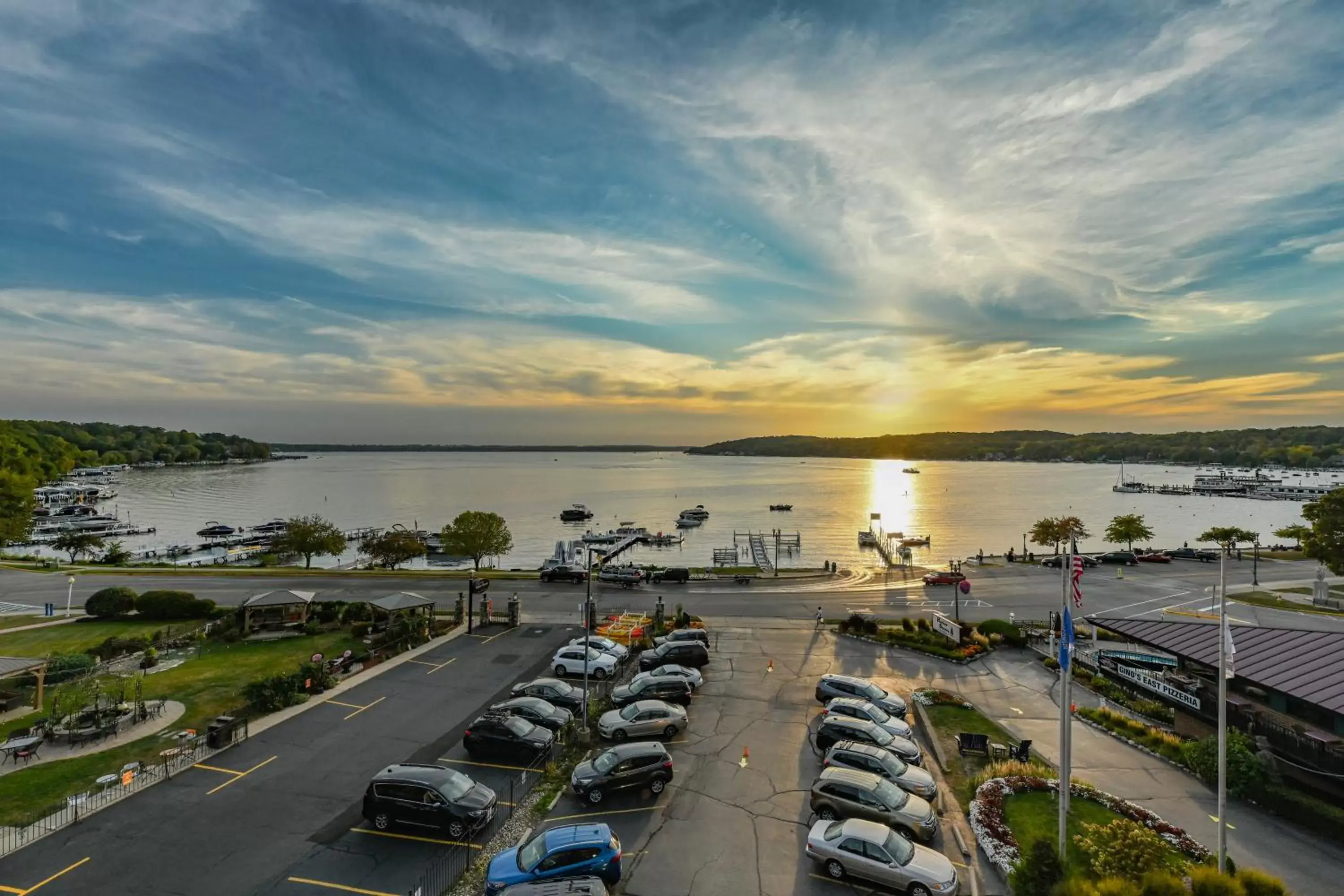 2 Queen Beds Lakeview - 3rd - 5th Floor with unobstructed view - Balcony - Upper Floor in Harbor Shores on Lake Geneva 2 Queen Beds Lakeview - 3rd - 5th Floor with unobstructed view - Balcony - Upper Floor in Harbor Shores on Lake Geneva