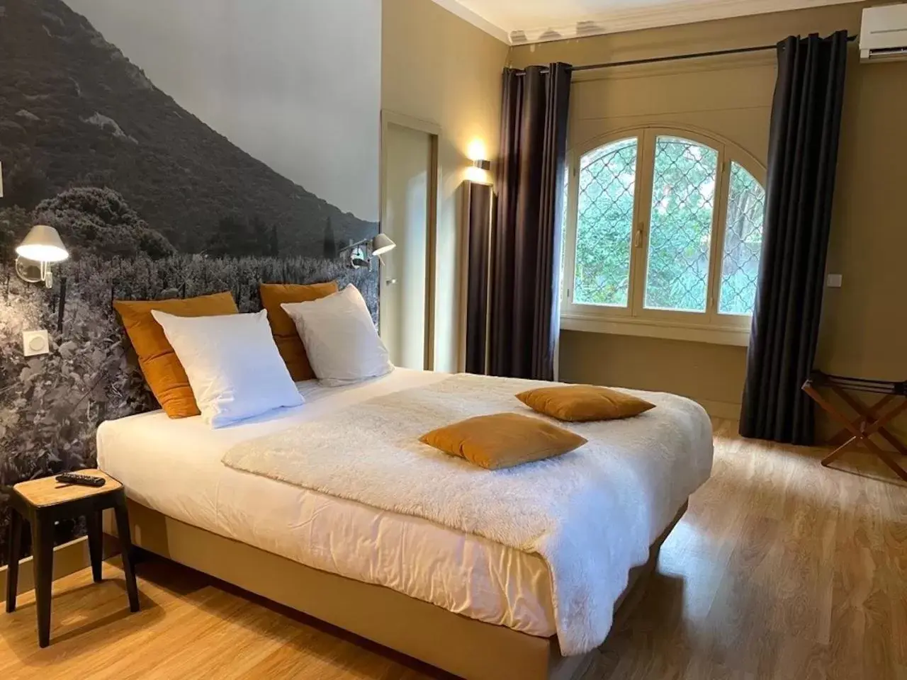 Deluxe Double Room with Shower - single occupancy in Le Sens Six Deluxe Double Room with Shower - single occupancy in Le Sens Six