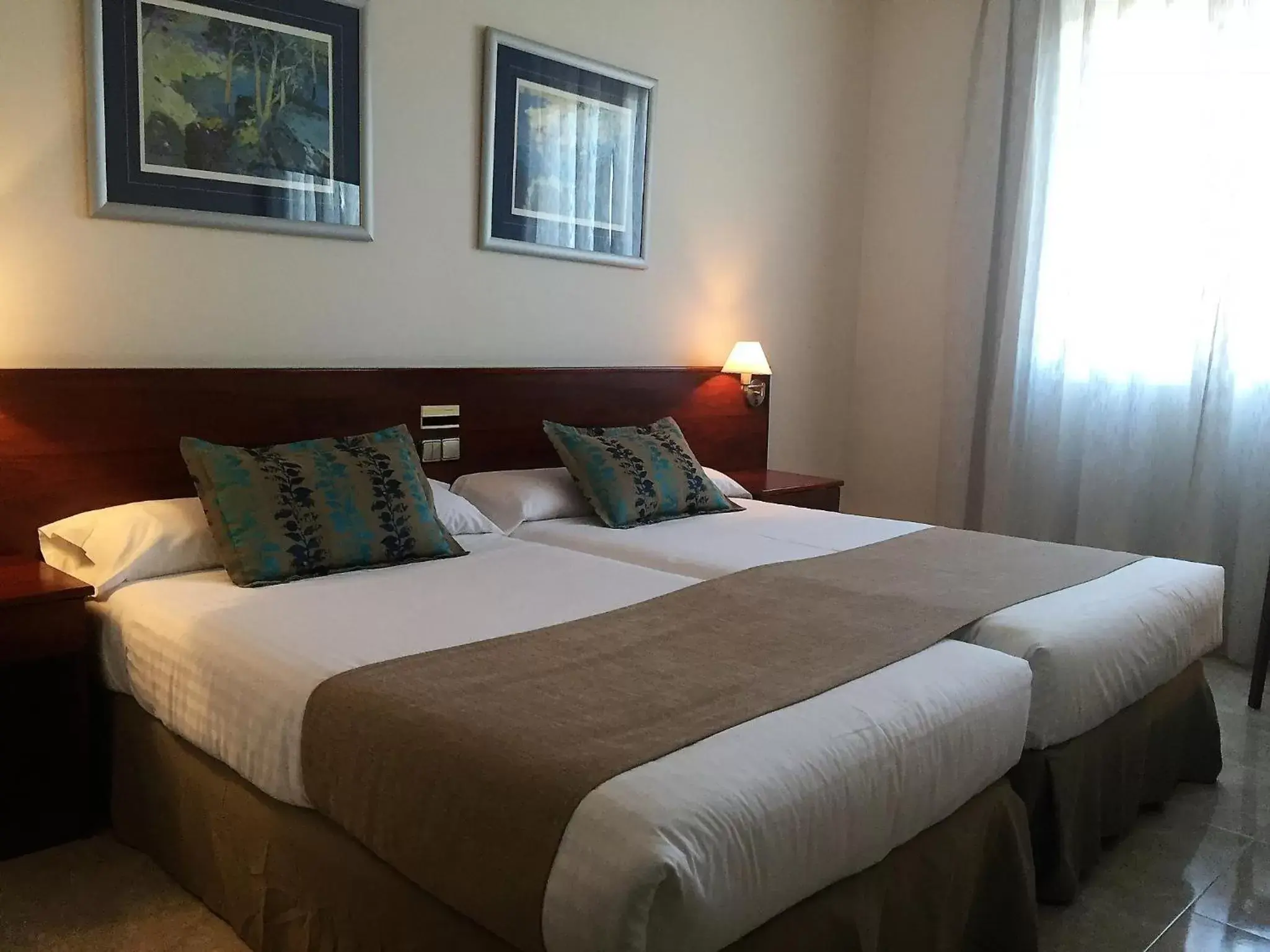 Double or Twin Room in Checkin Valencia Ciscar Double or Twin Room in Checkin Valencia Ciscar