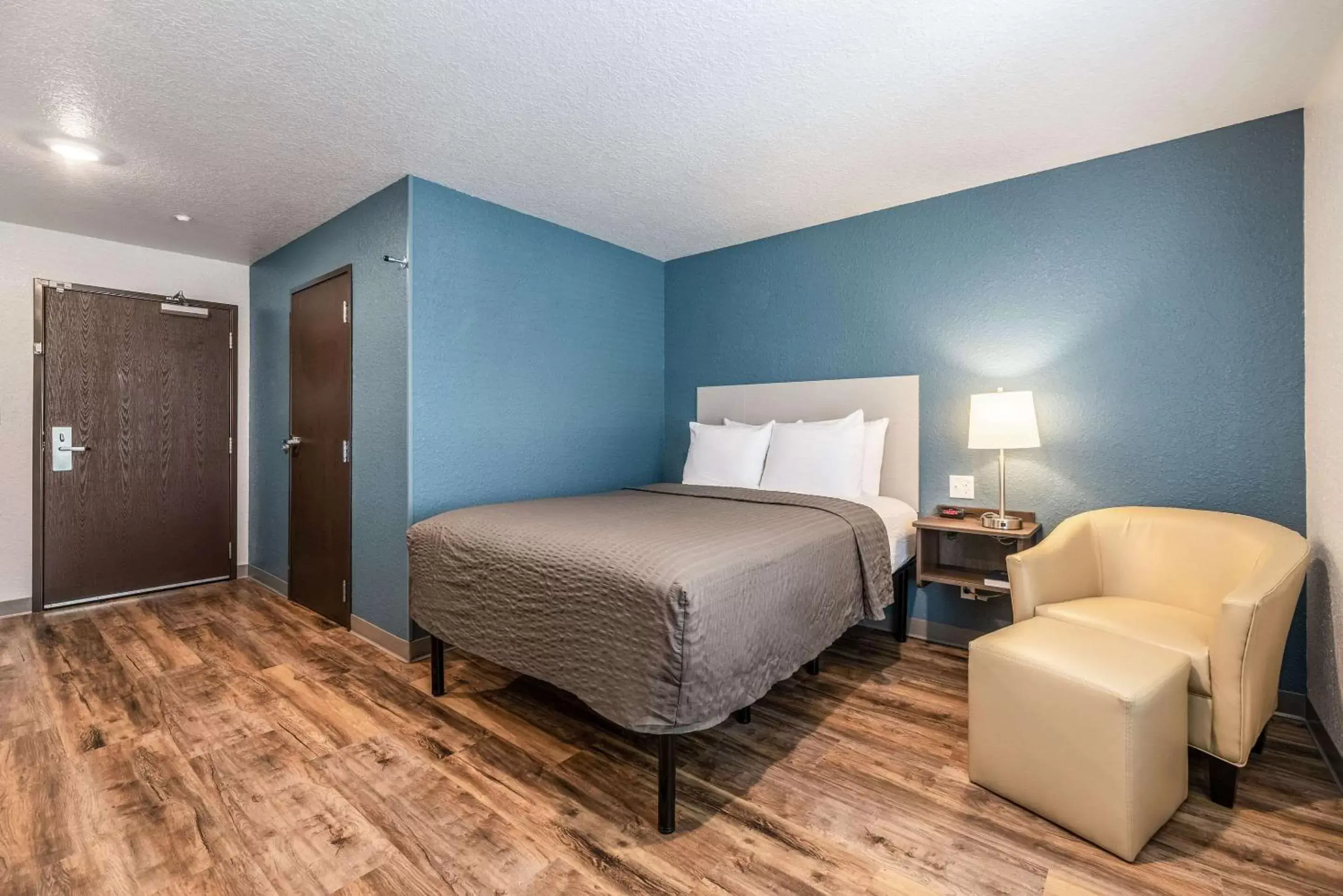 Queen Room - Accessible/Non-Smoking in WoodSpring Suites Sanford North I-4 Orlando Area Queen Room - Accessible/Non-Smoking in WoodSpring Suites Sanford North I-4 Orlando Area