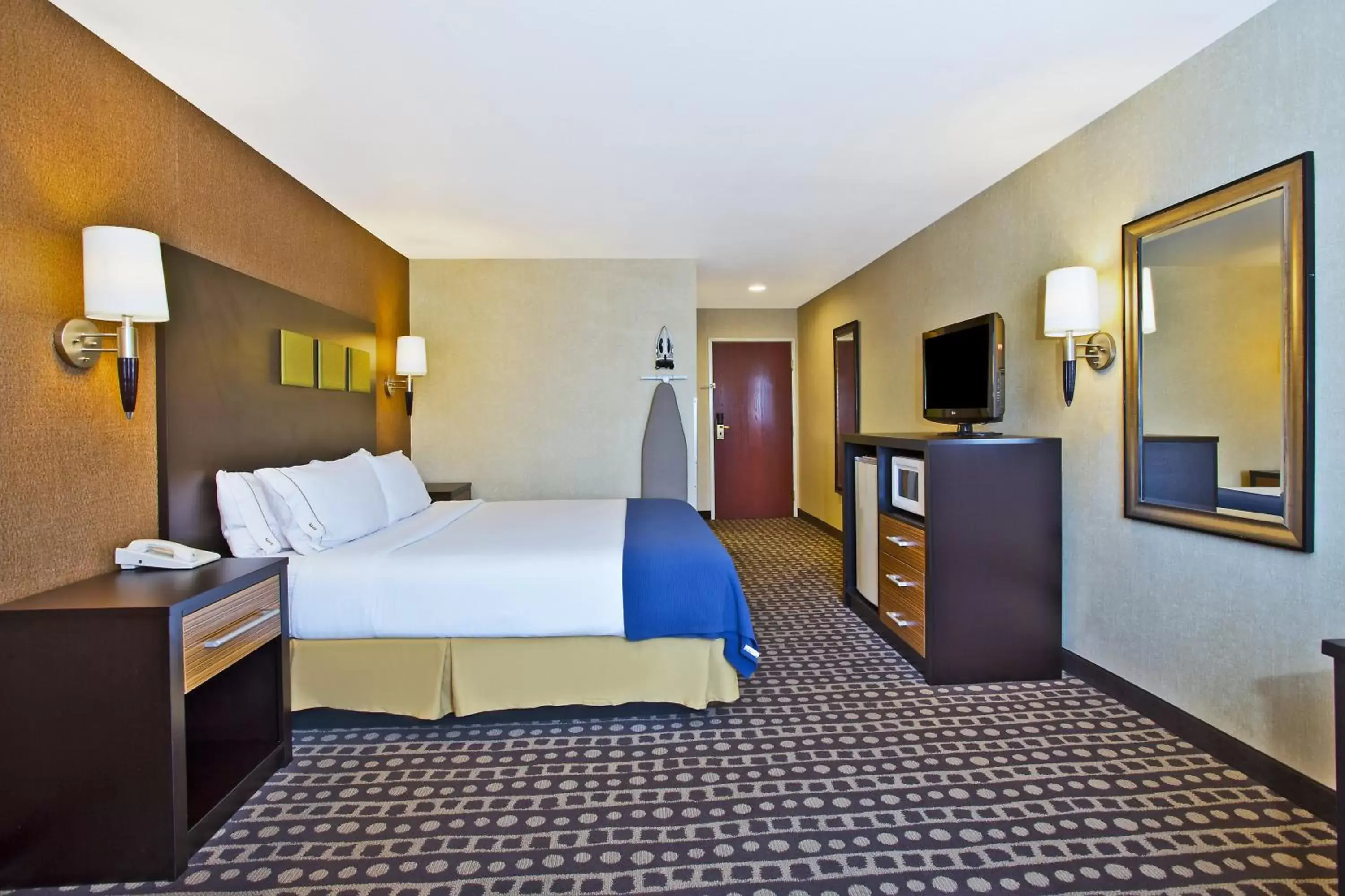 Standard Room in Holiday Inn Express Hotel & Suites Wabash by IHG Standard Room in Holiday Inn Express Hotel & Suites Wabash by IHG