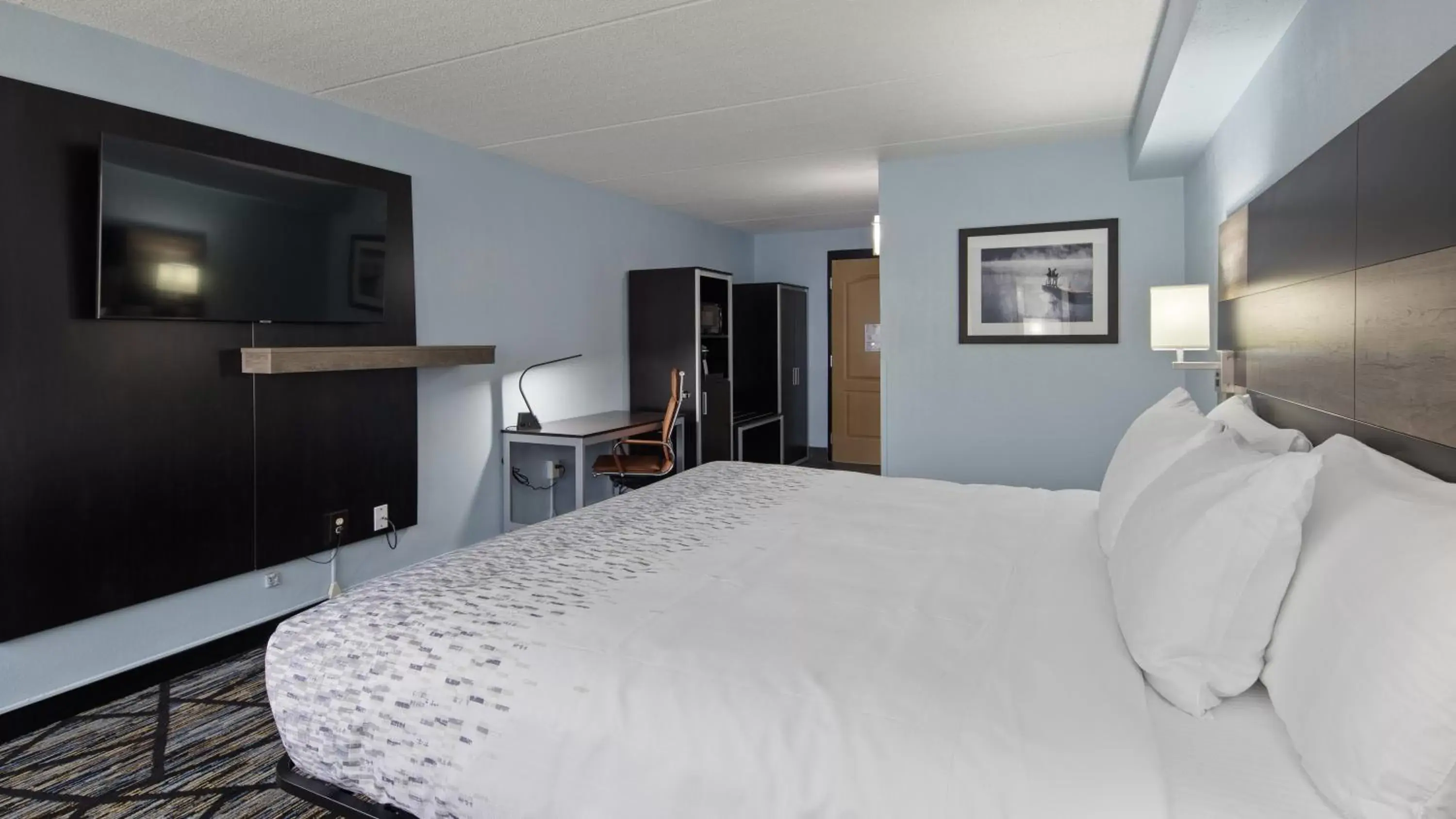 King Room - Top Floor - Non Smoking in Clarion Pointe Jacksonville near Camp Lejeune King Room - Top Floor - Non Smoking in Clarion Pointe Jacksonville near Camp Lejeune