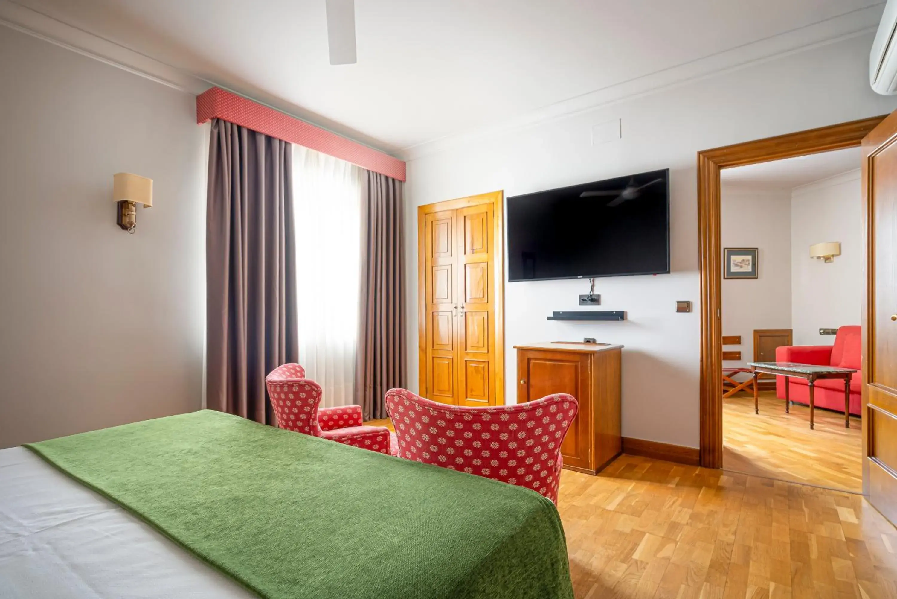 Suite in Hotel Hernán Cortés Suite in Hotel Hernán Cortés