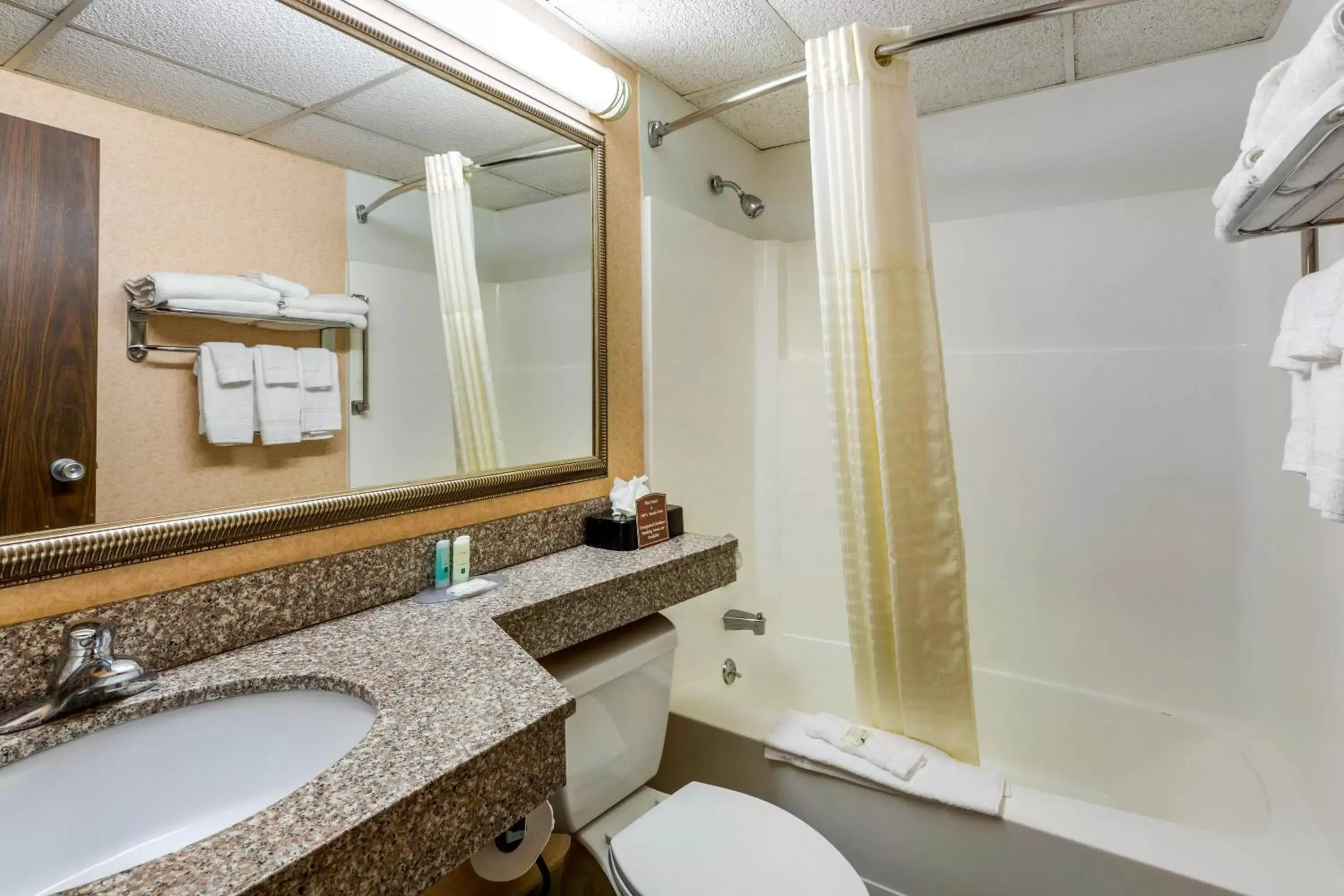 Double Room with Two Double Beds - Accessible/Non-Smoking in Quality Inn Old Saybrook - Westbrook Double Room with Two Double Beds - Accessible/Non-Smoking in Quality Inn Old Saybrook - Westbrook