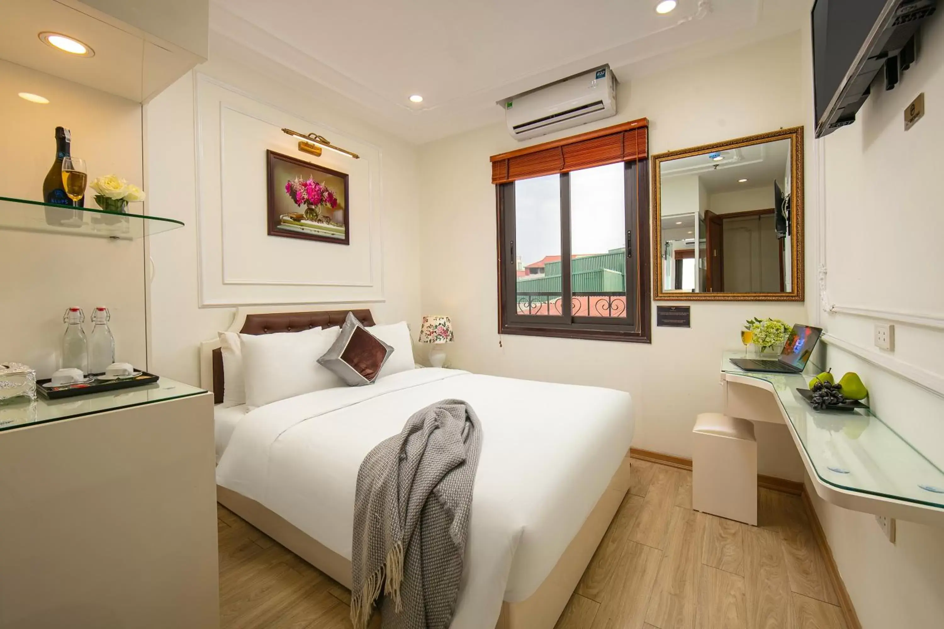 Superior Queen Room in Tunger Grand Hotel Superior Queen Room in Tunger Grand Hotel