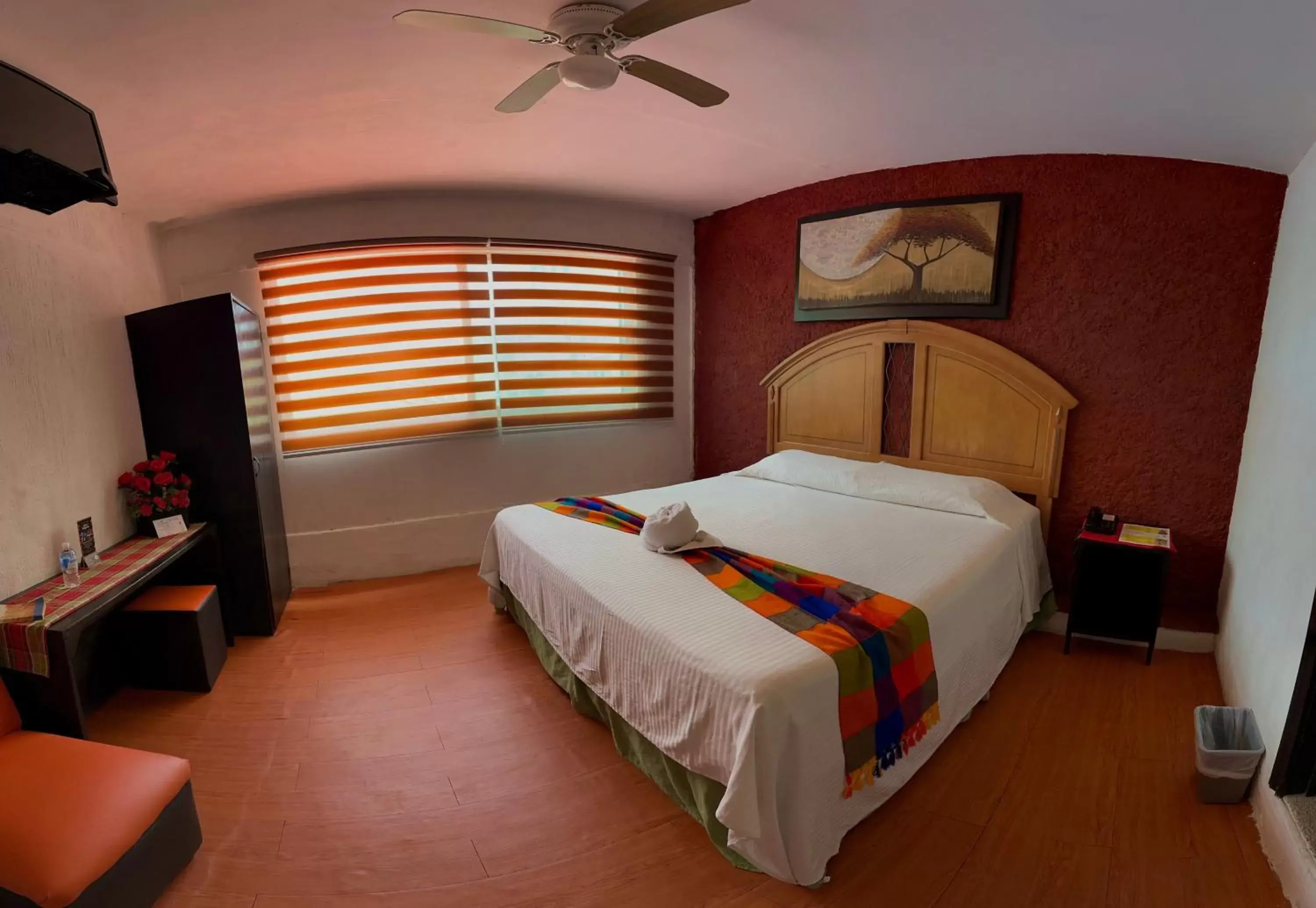 Standard Queen Room in Hotel Makarios Standard Queen Room in Hotel Makarios