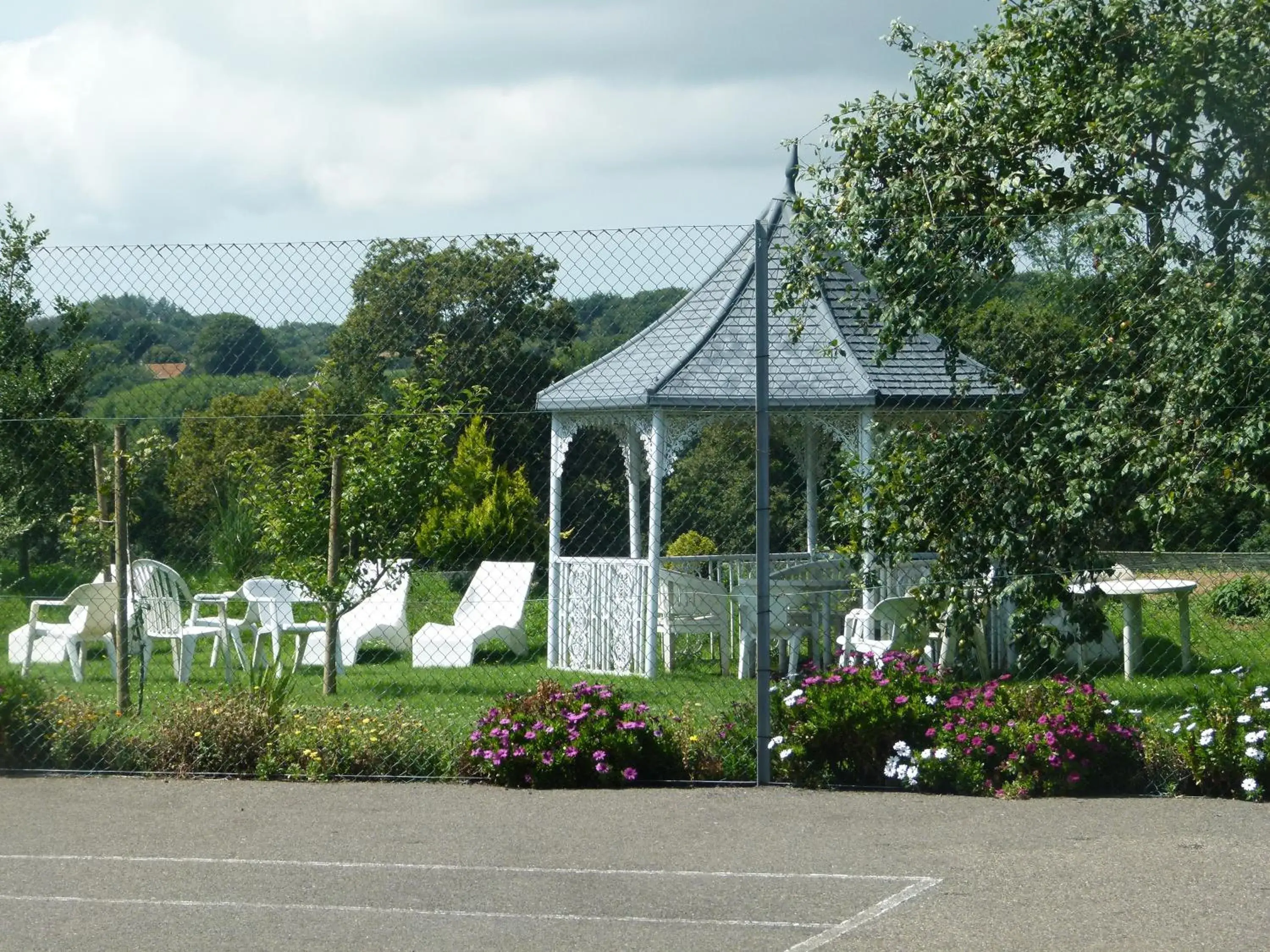 Classic Triple Room in Beachcombers Hotel Classic Triple Room in Beachcombers Hotel