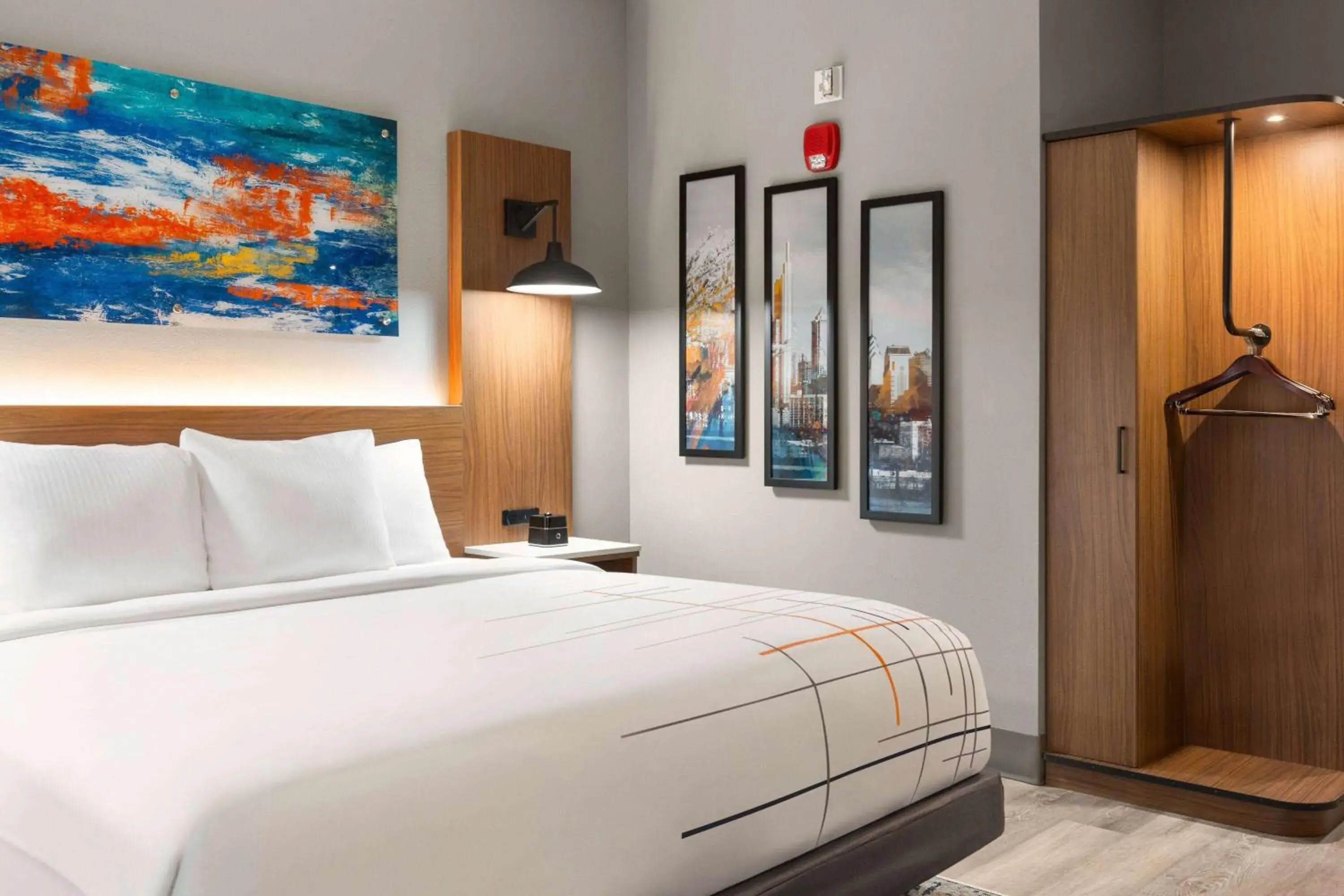 King Room with One King Bed and Roll-in Shower - Mobility and Hearing Accessible/Non-Smoking in La Quinta Inn & Suites by Wyndham Mount Laurel Moorestown King Room with One King Bed and Roll-in Shower - Mobility and Hearing Accessible/Non-Smoking in La Quinta Inn & Suites by Wyndham Mount Laurel Moorestown