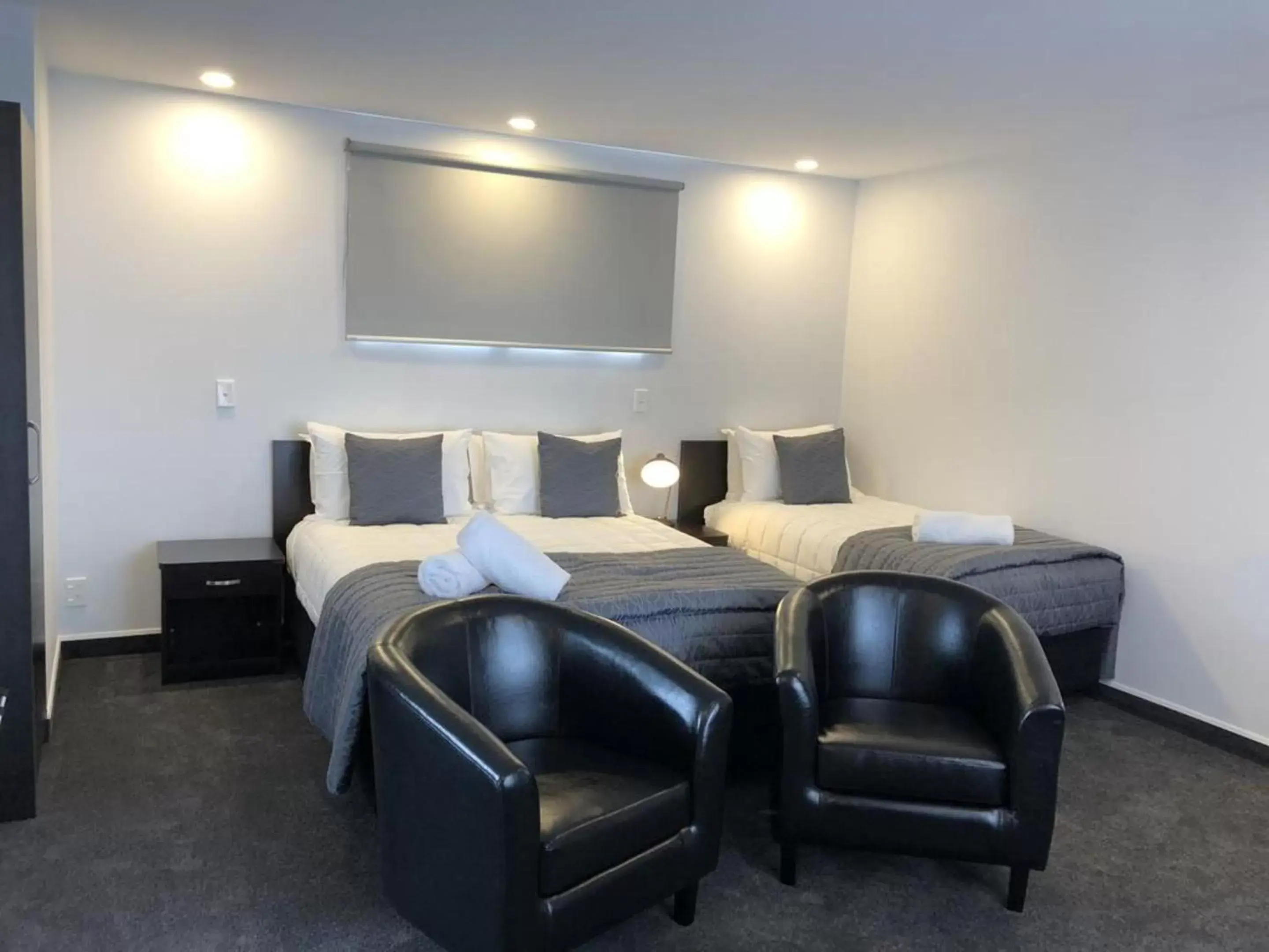 Twin Studio Room in Durham Court Motor Inn Twin Studio Room in Durham Court Motor Inn