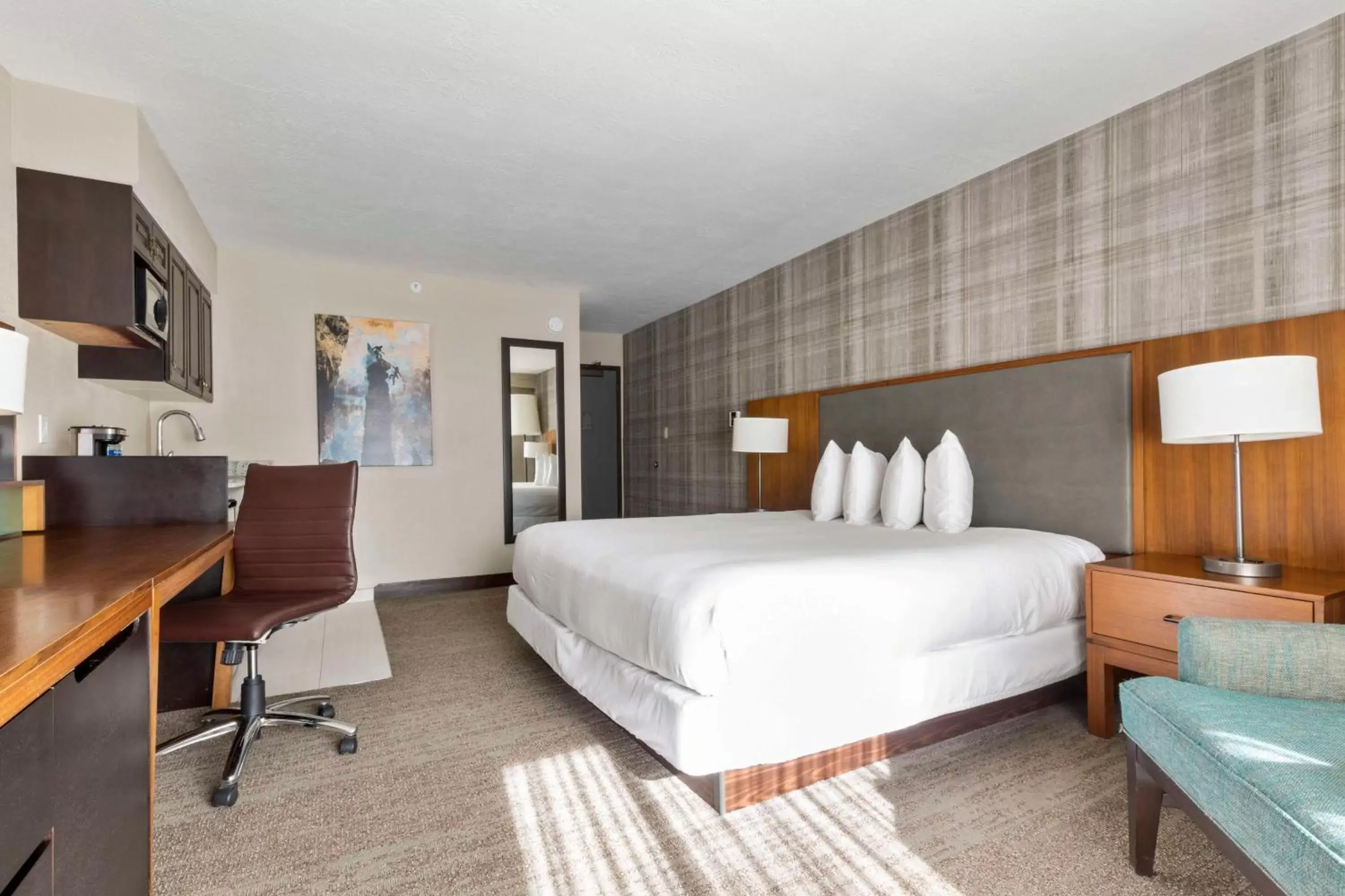 King Room with Kitchenette in DoubleTree by Hilton Hotel Park City - The Yarrow King Room with Kitchenette in DoubleTree by Hilton Hotel Park City - The Yarrow