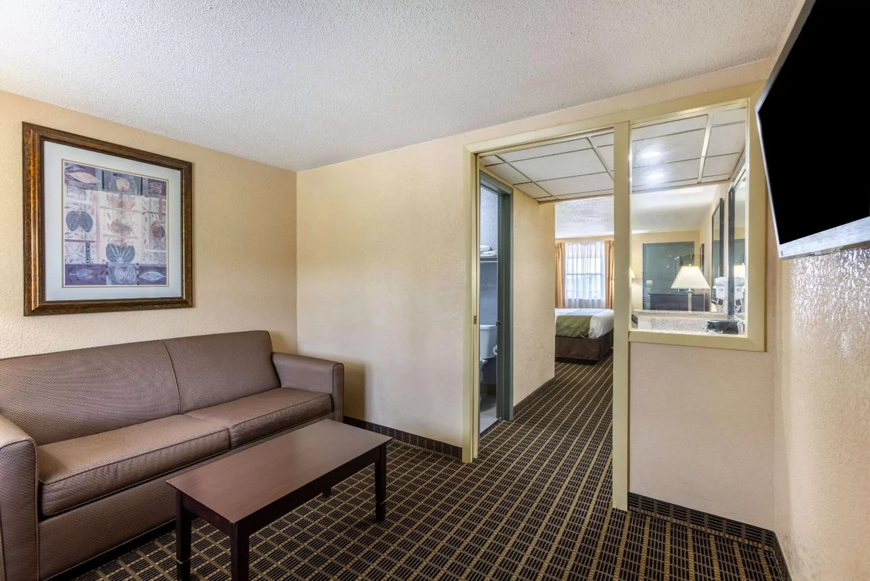 King Suite - Non-Smoking/Non-Pet Friendly in Quality Inn & Suites Big Rapids near University King Suite - Non-Smoking/Non-Pet Friendly in Quality Inn & Suites Big Rapids near University