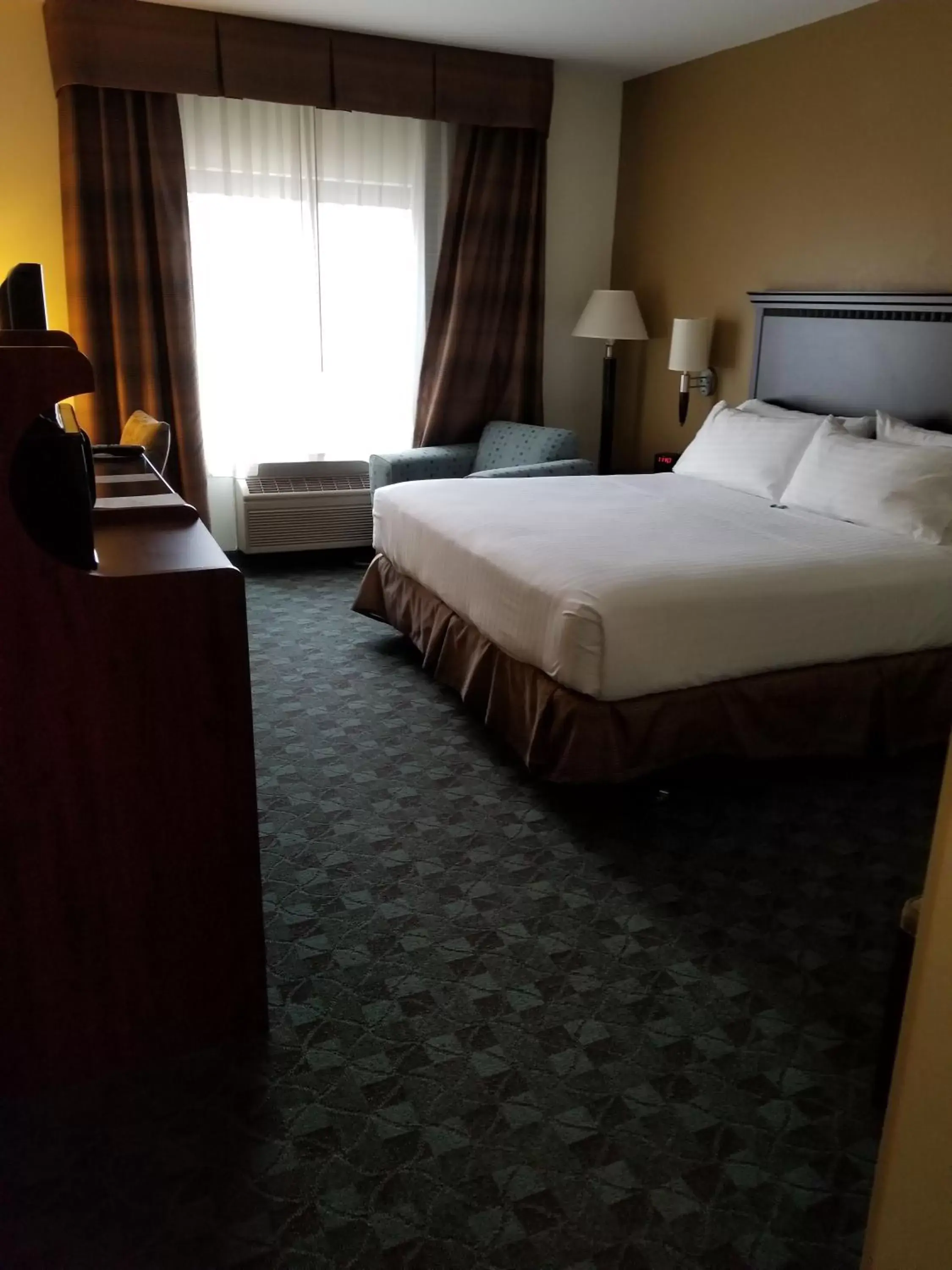 Standard Queen Room with Two Queen Beds and Roll-In Shower - Mobility Access in Holiday Inn Express Hotel & Suites Canton by IHG Standard Queen Room with Two Queen Beds and Roll-In Shower - Mobility Access in Holiday Inn Express Hotel & Suites Canton by IHG