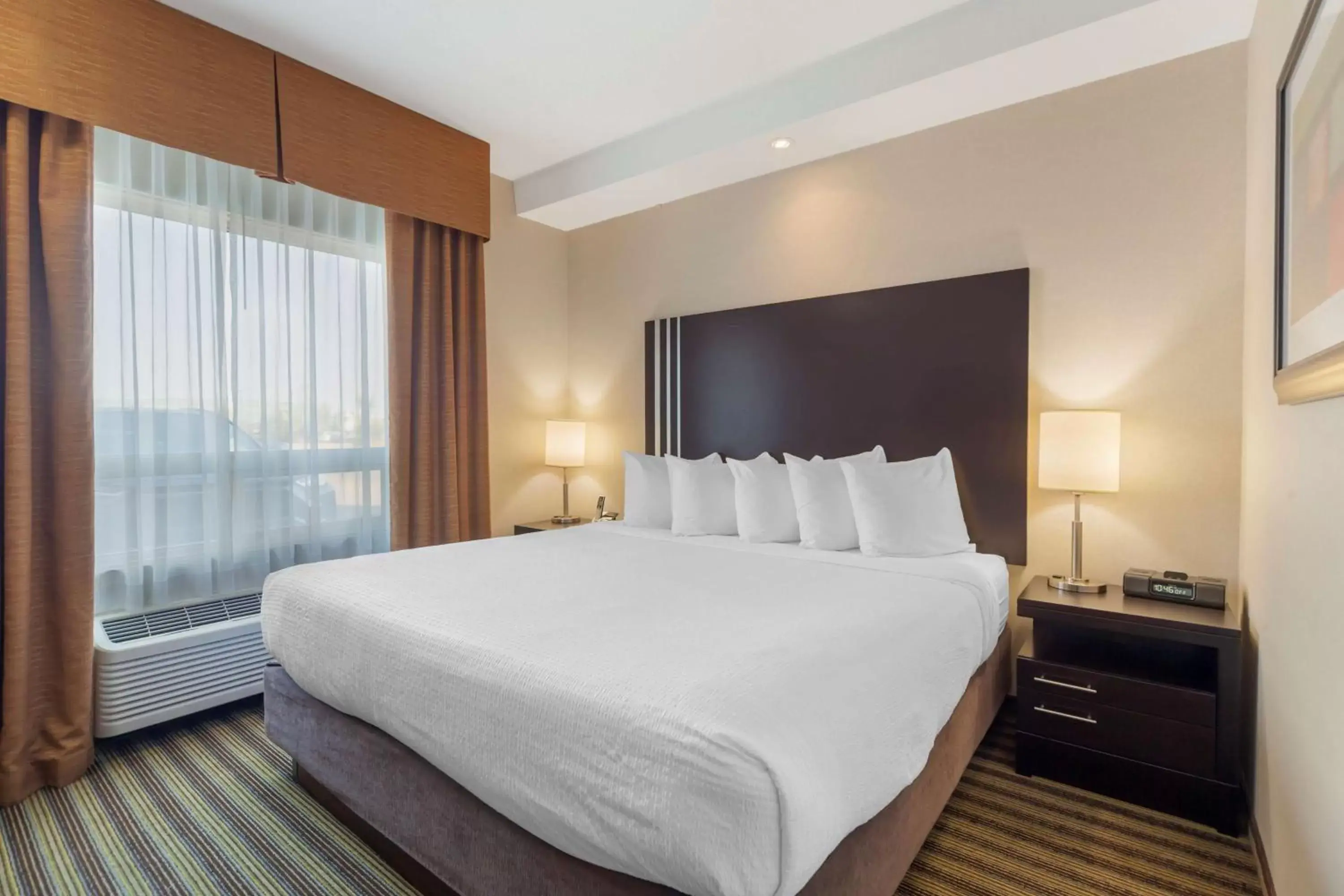 Executive King Suite with Sofa Bed - Non-smoking in Best Western Plus Sherwood Park Inn & Suites Executive King Suite with Sofa Bed - Non-smoking in Best Western Plus Sherwood Park Inn & Suites