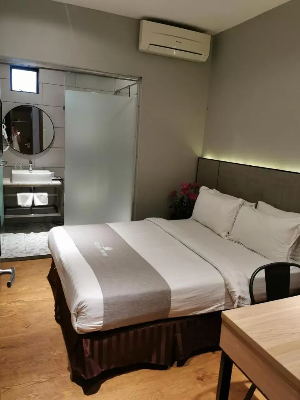 Standard Queen Room in OCEAN HOTEL Standard Queen Room in OCEAN HOTEL