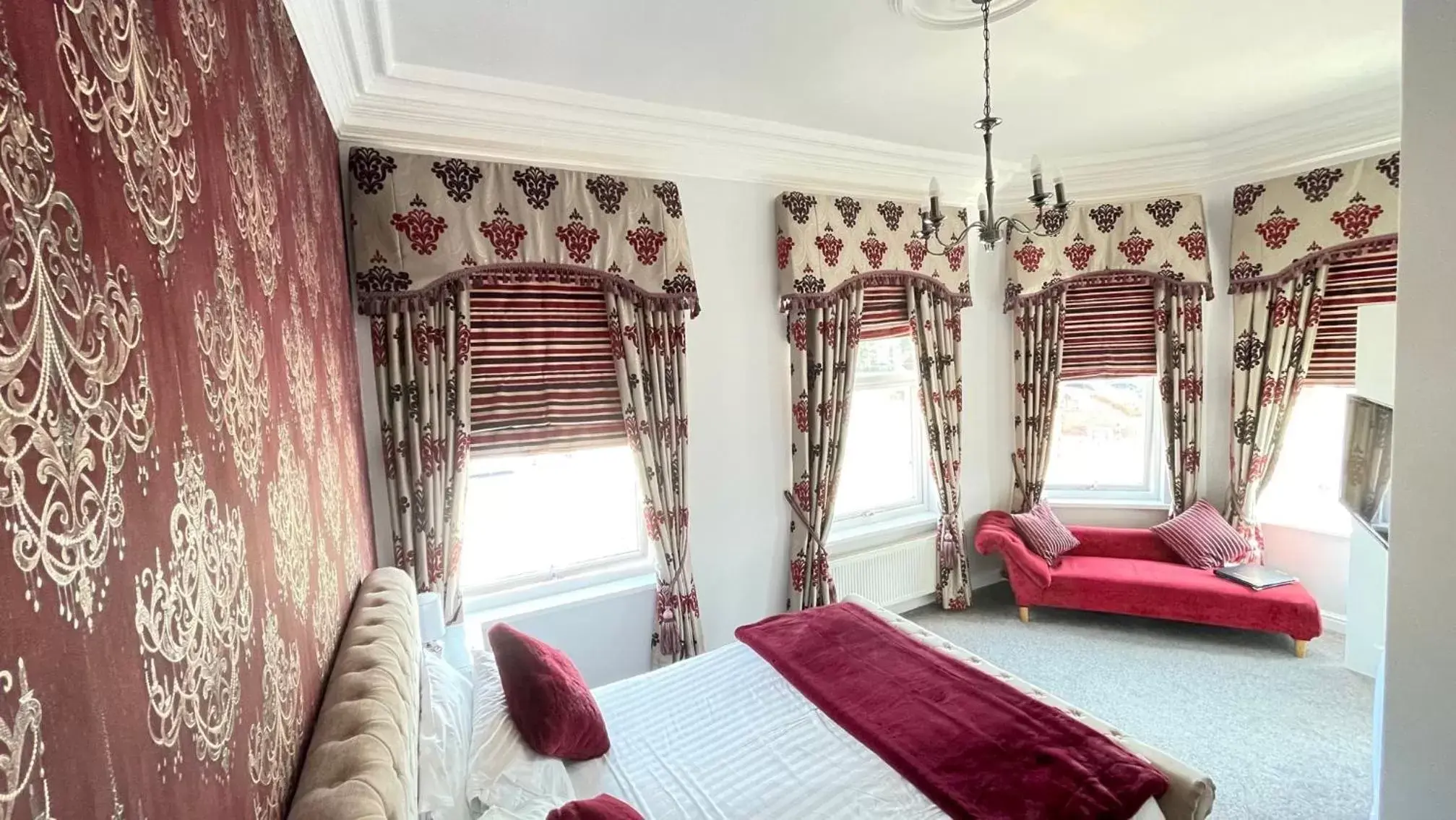 Deluxe Double Room in The Whittington and Cat Deluxe Double Room in The Whittington and Cat