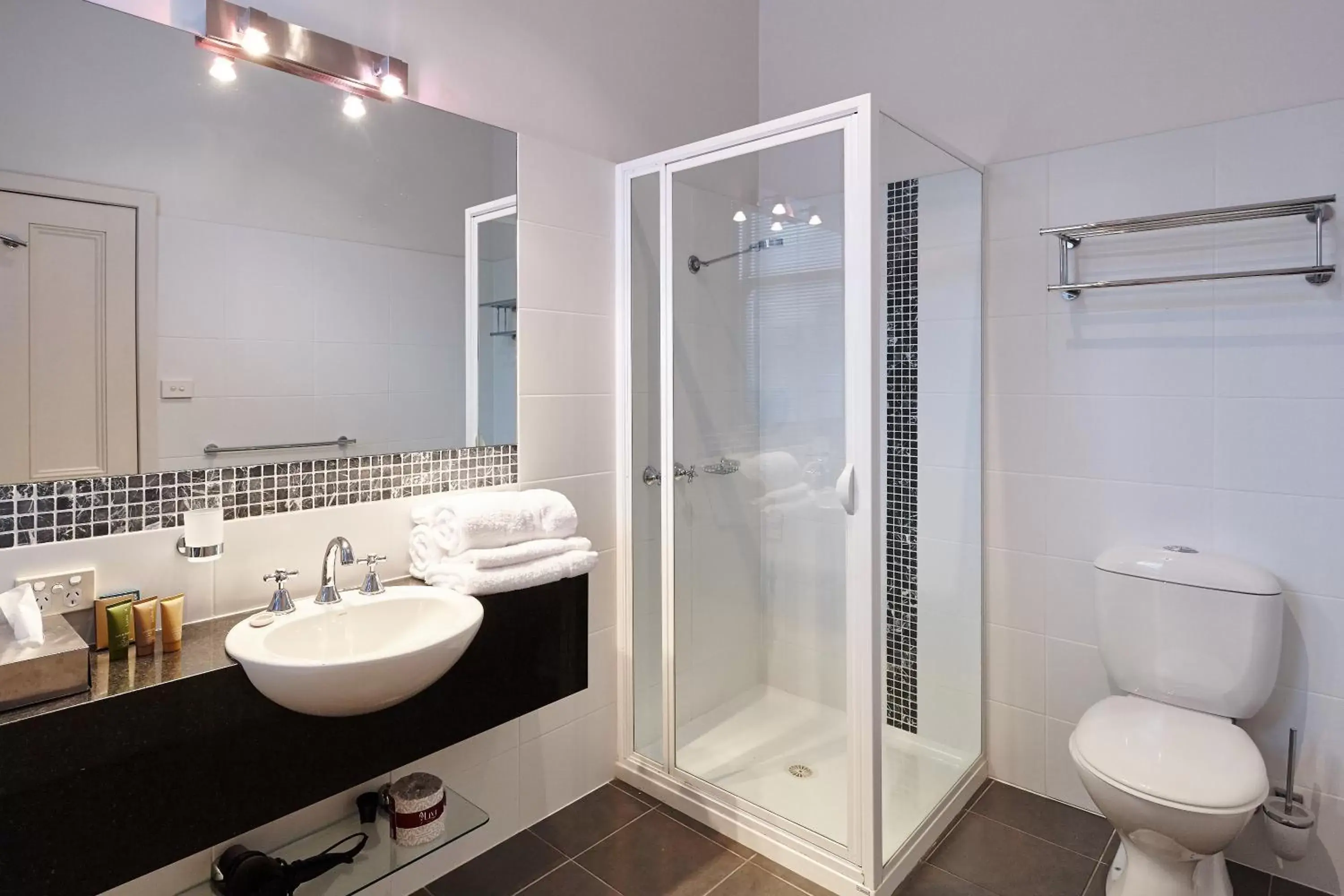 One-Bedroom Suite in Auldington Hotel One-Bedroom Suite in Auldington Hotel