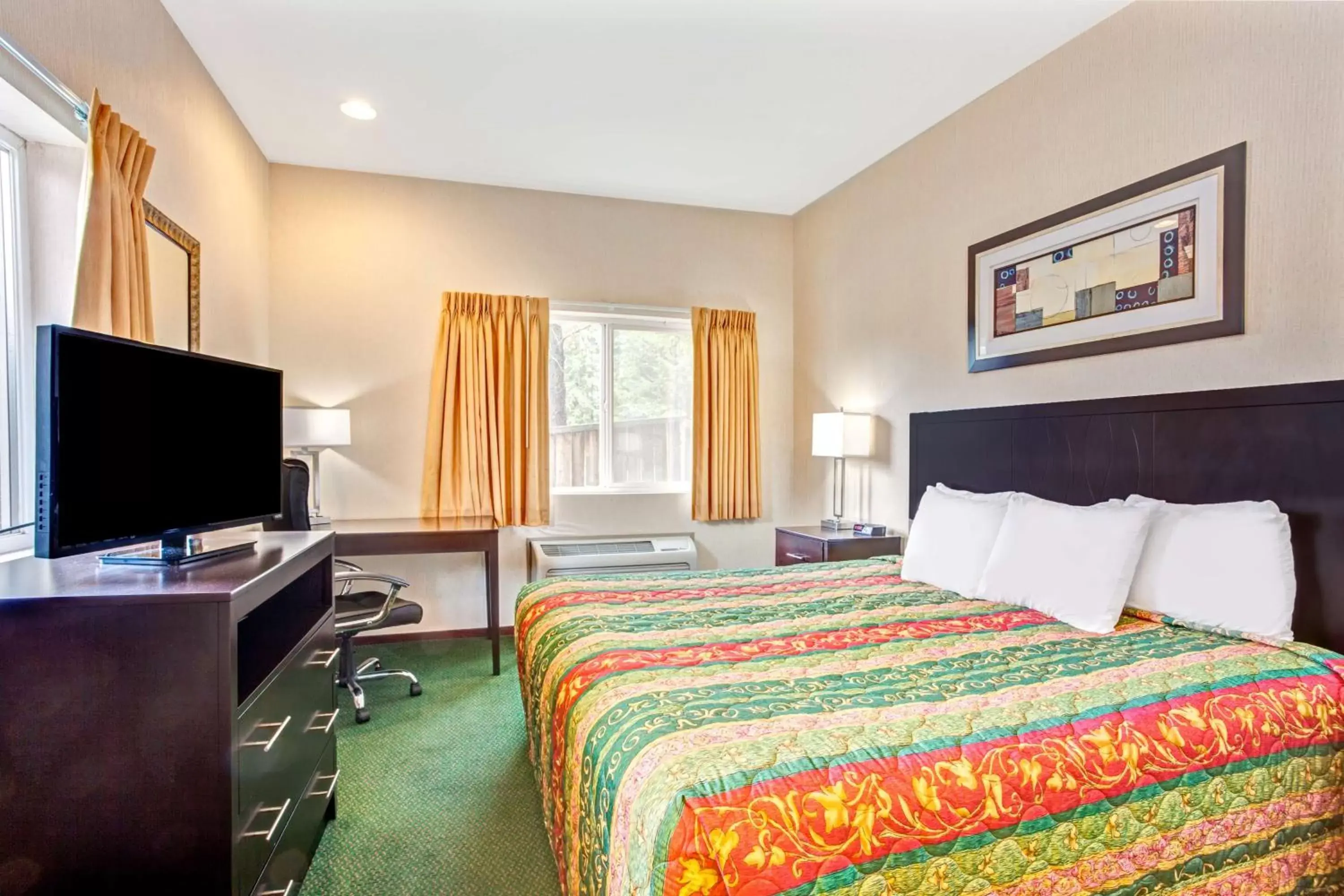 Standard Room in Days Inn by Wyndham Seattle Aurora Standard Room in Days Inn by Wyndham Seattle Aurora