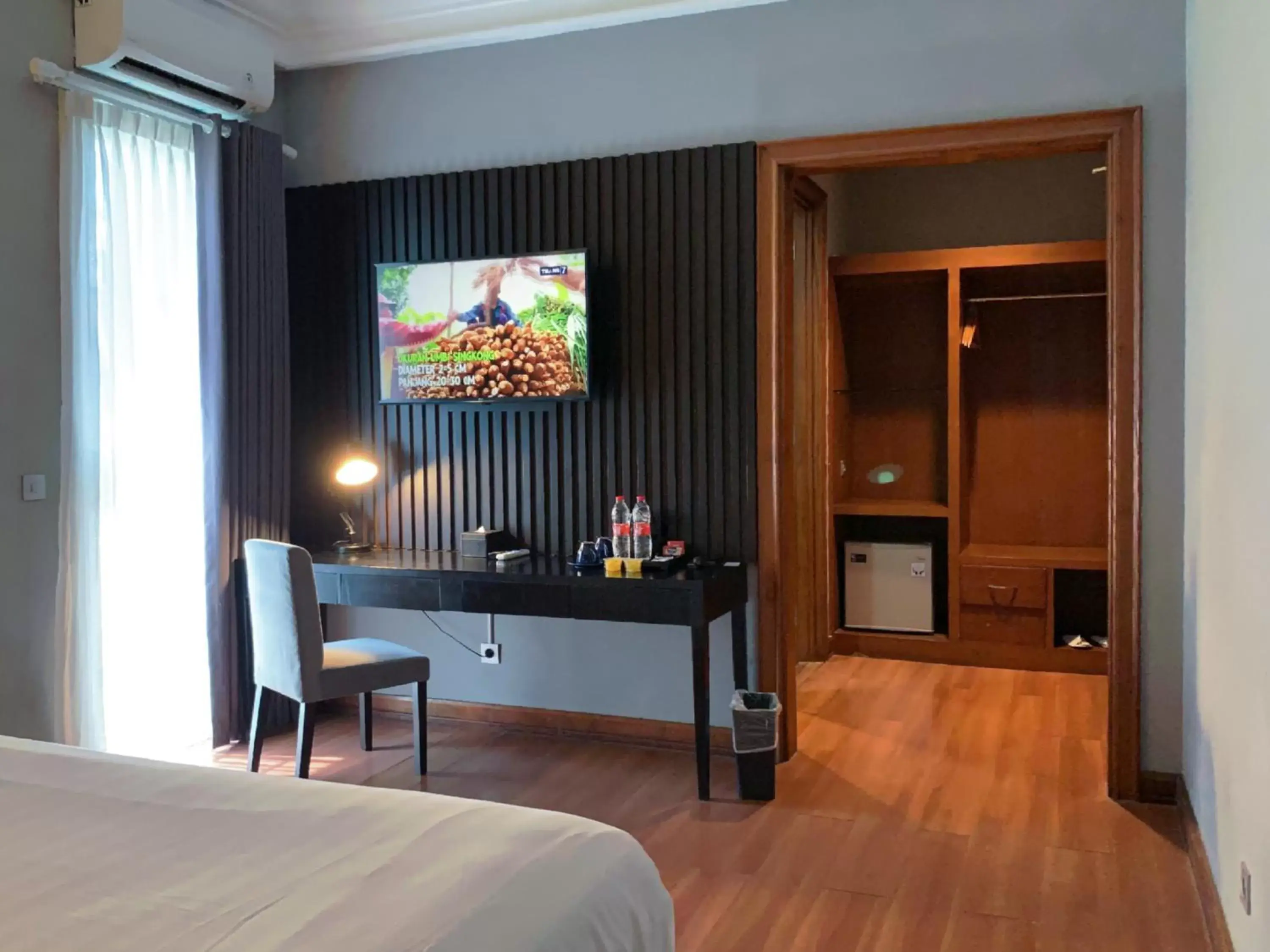 Deluxe King Room in Madina Inn Hotel Deluxe King Room in Madina Inn Hotel