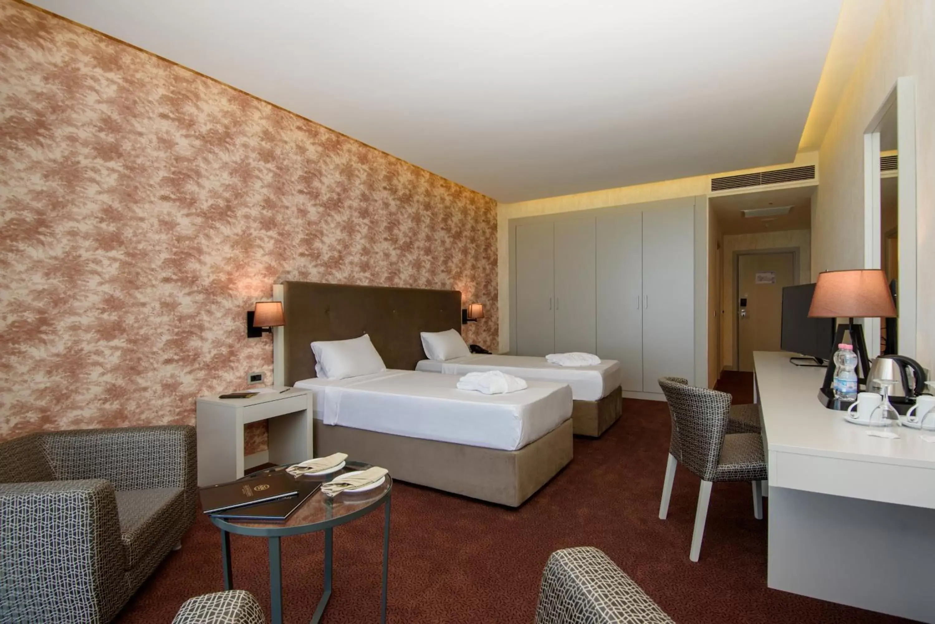 Standard Twin Room - single occupancy in The Grand Gloria Hotel Standard Twin Room - single occupancy in The Grand Gloria Hotel