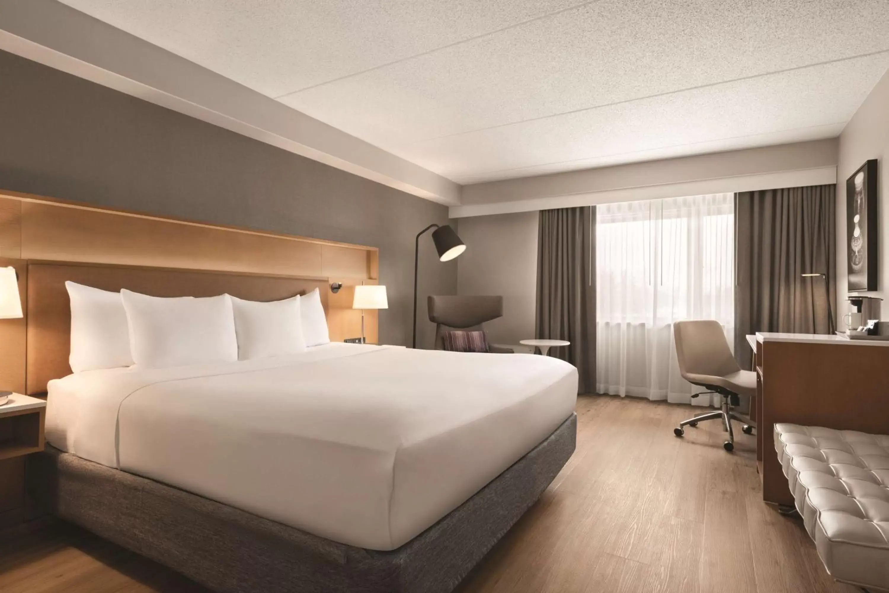 King Room with Accessible Roll-In Shower - Non-Smoking in Radisson Hotel & Conference Center Green Bay King Room with Accessible Roll-In Shower - Non-Smoking in Radisson Hotel & Conference Center Green Bay