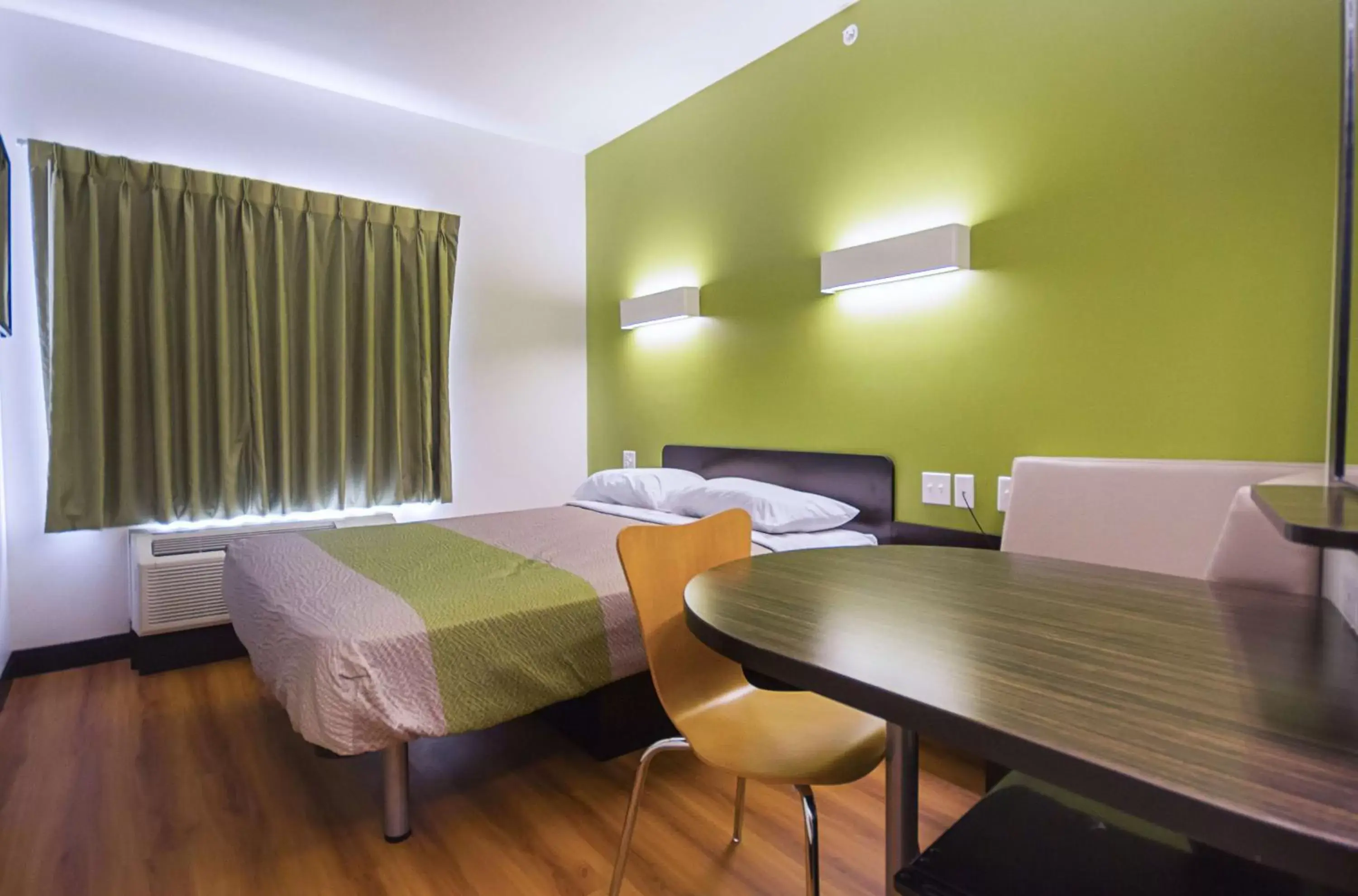 Queen Room - Disability Access - Non-Smoking in Motel 6-South Bend, IN - Mishawaka Queen Room - Disability Access - Non-Smoking in Motel 6-South Bend, IN - Mishawaka